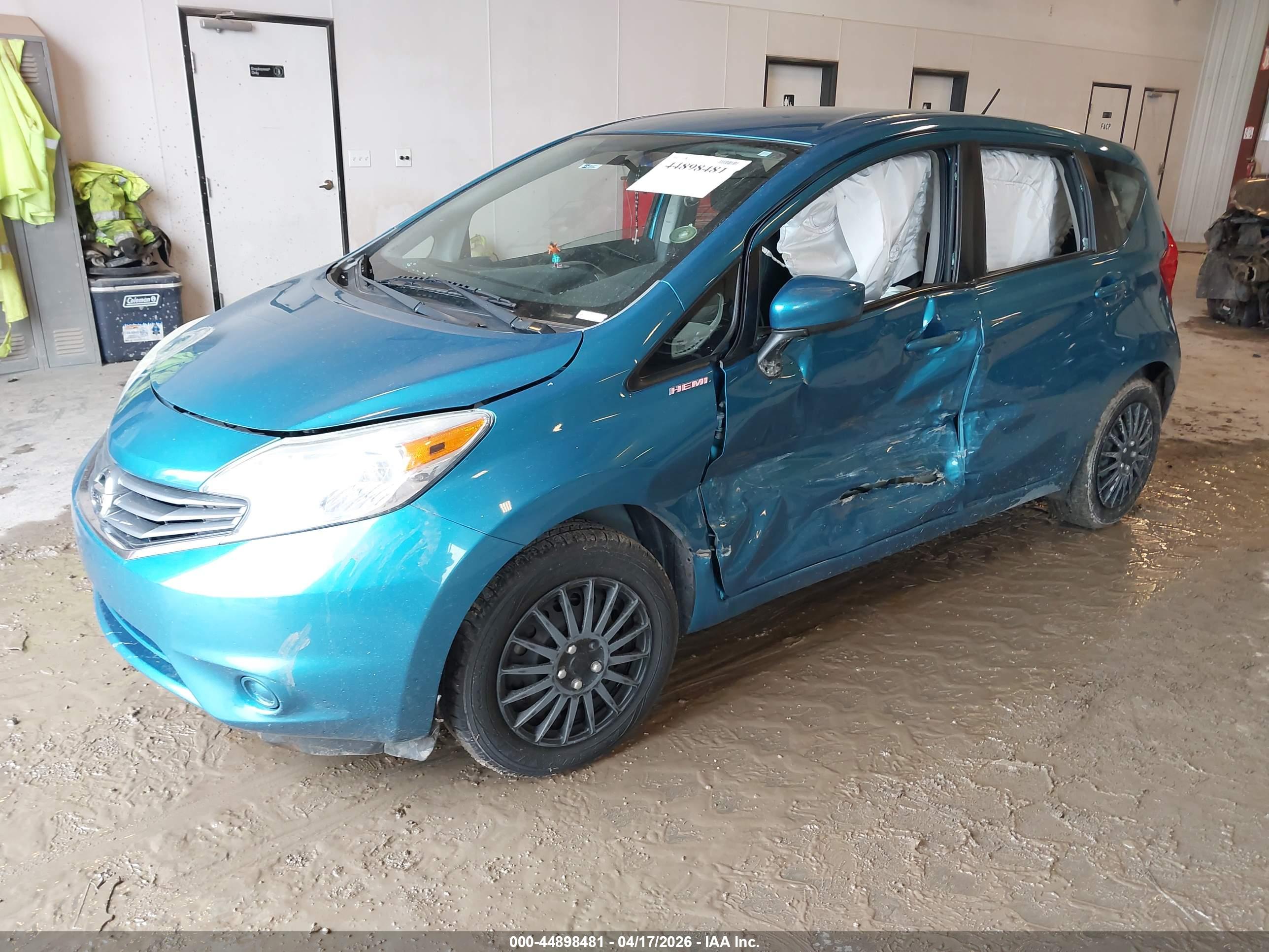 NISSAN VERSA image 2