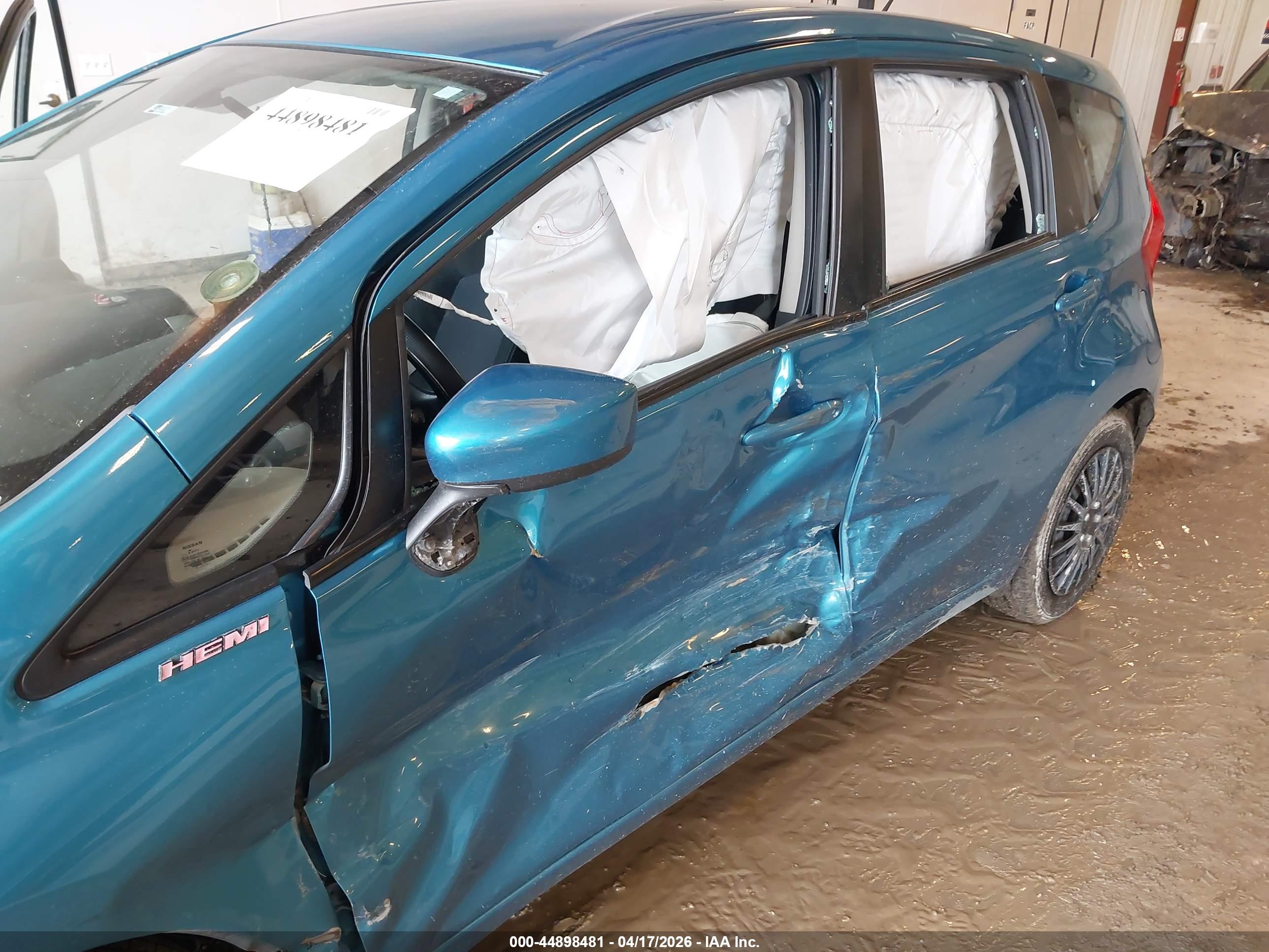 NISSAN VERSA image 6