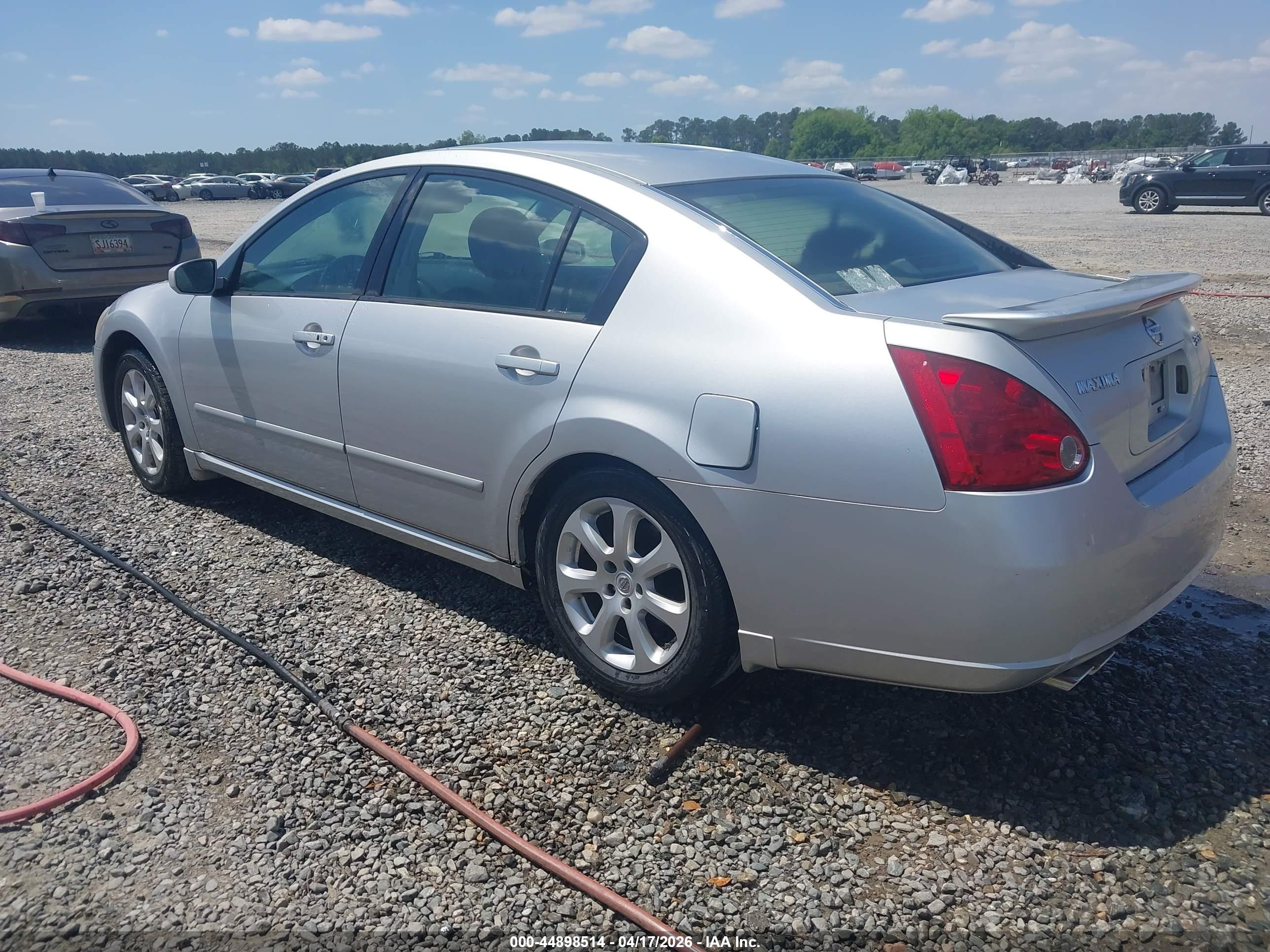 NISSAN MAXIMA image 3