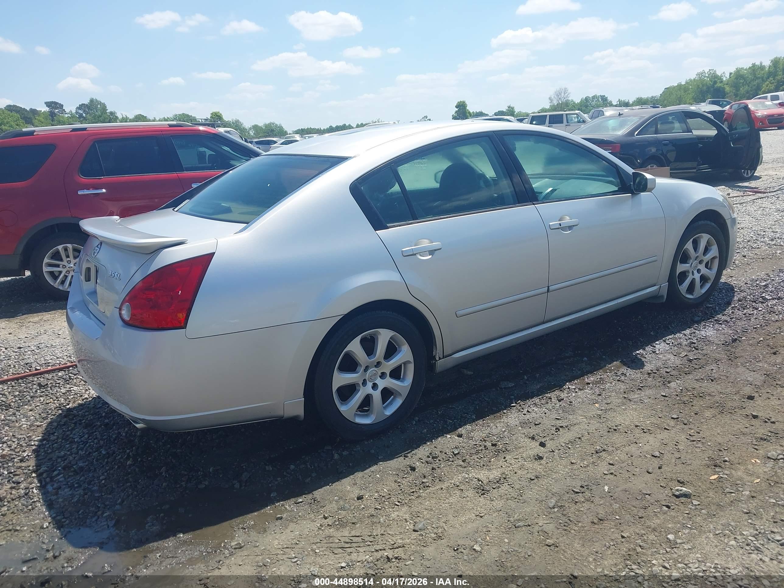 NISSAN MAXIMA image 4