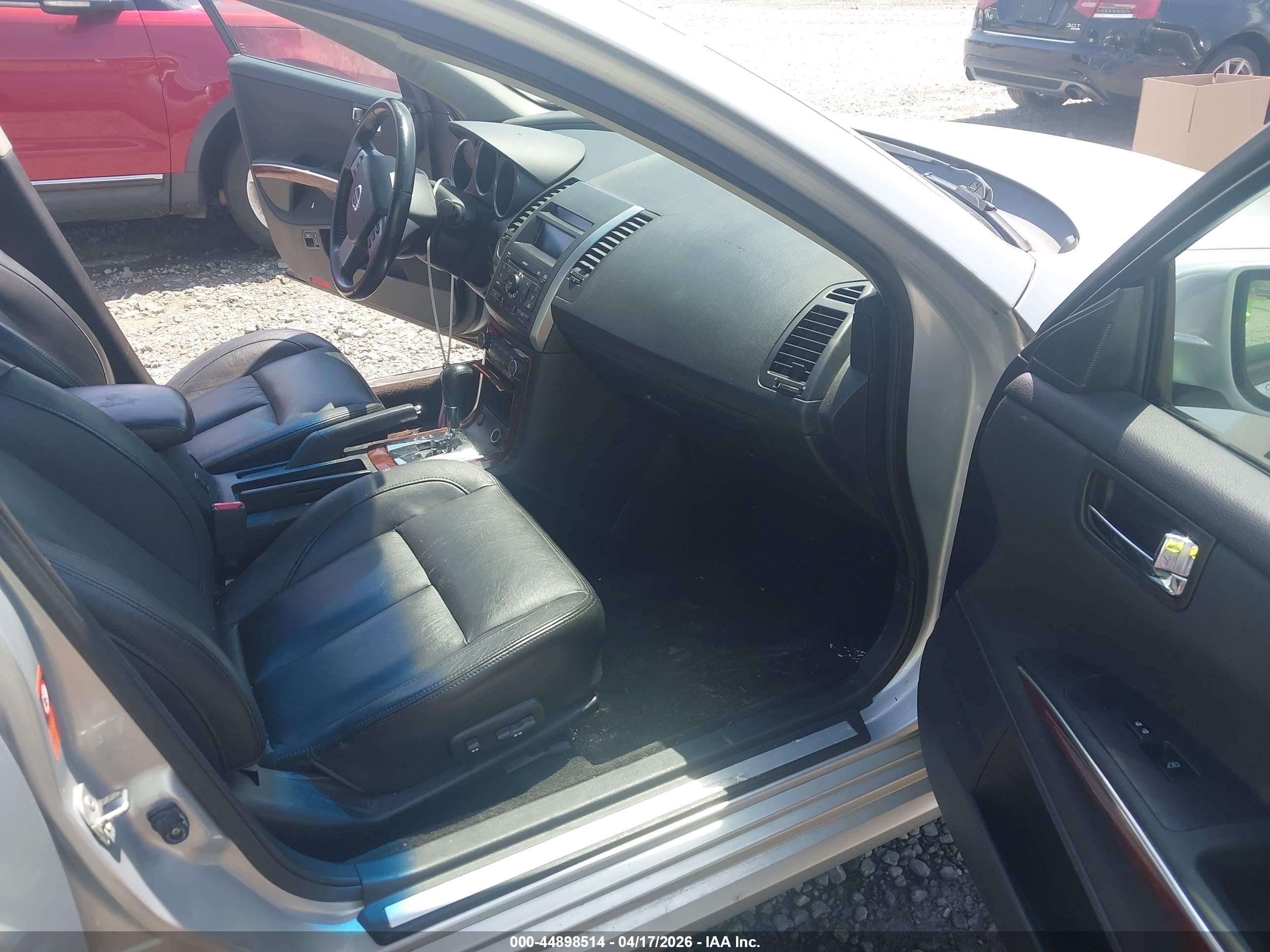 NISSAN MAXIMA image 5