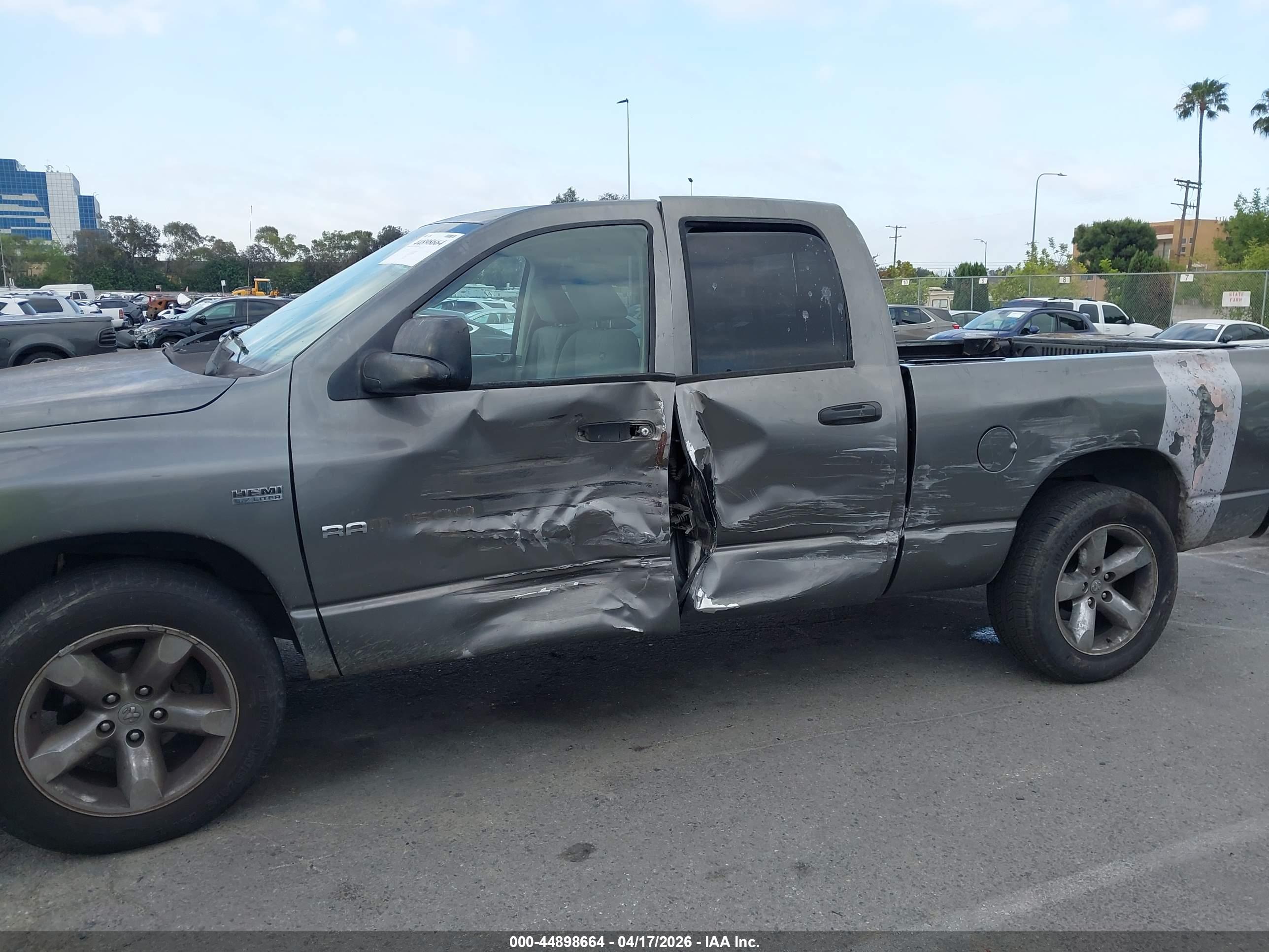 DODGE RAM image 6