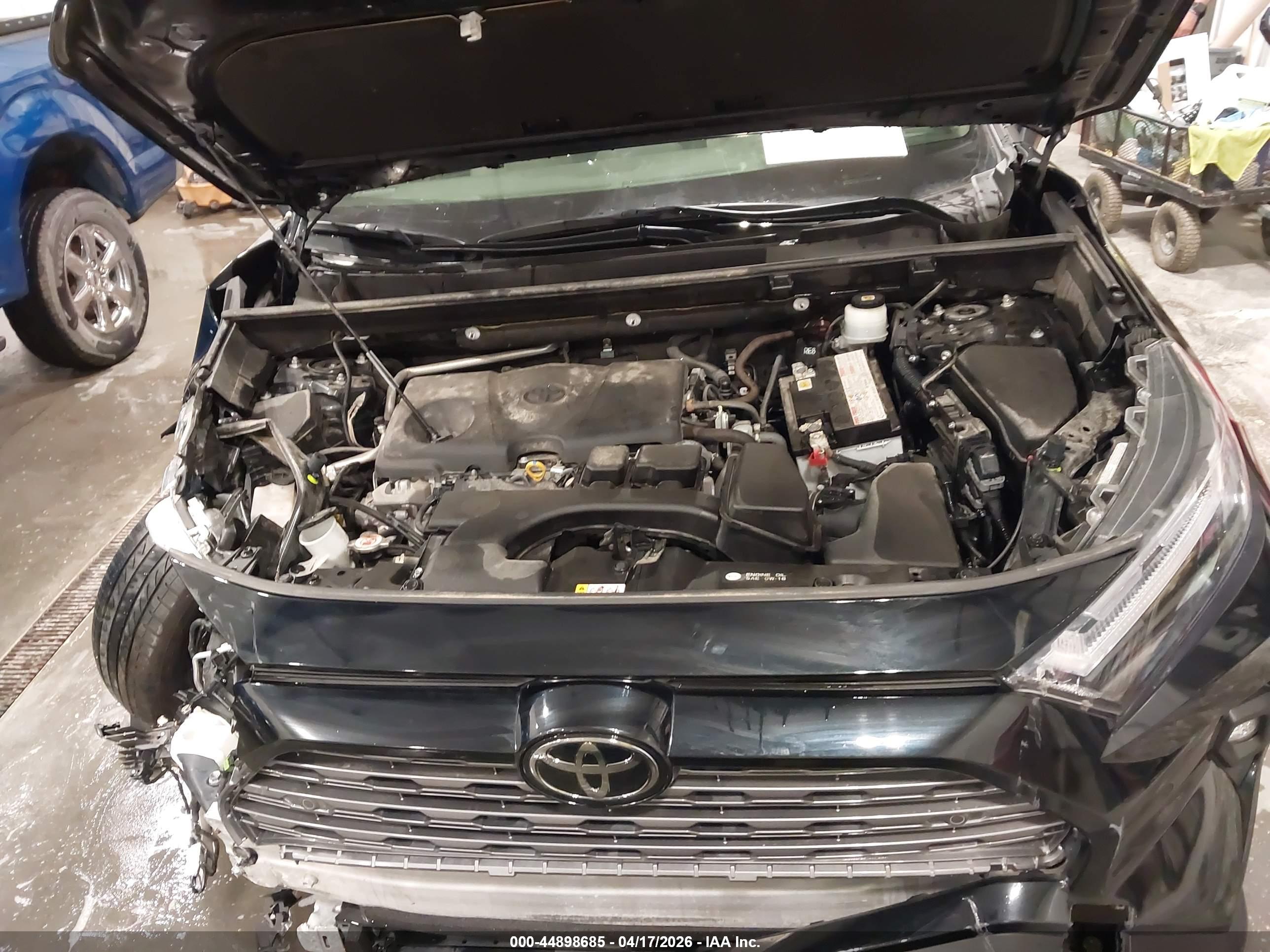 TOYOTA RAV4 image 10