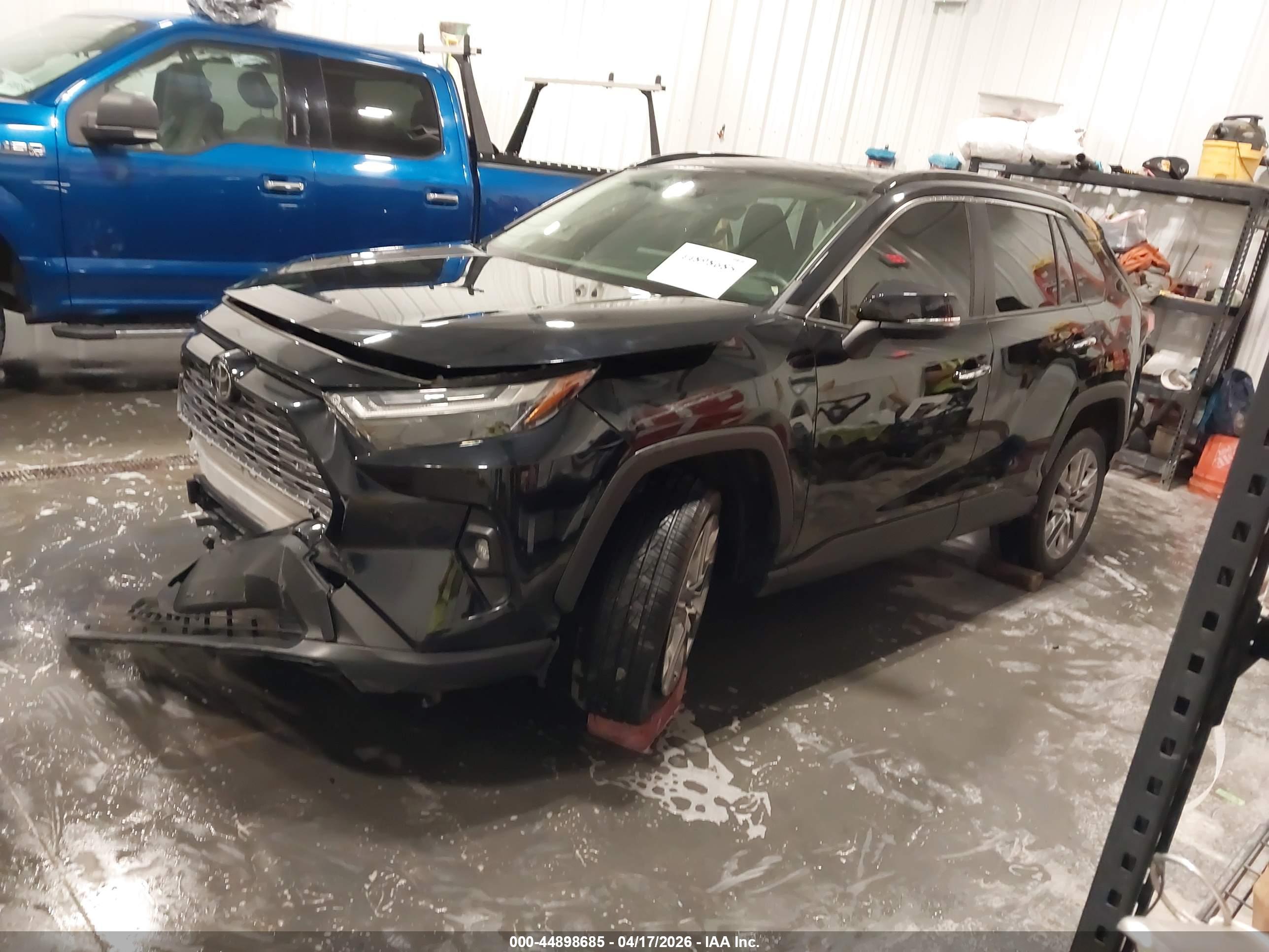 TOYOTA RAV4 image 2