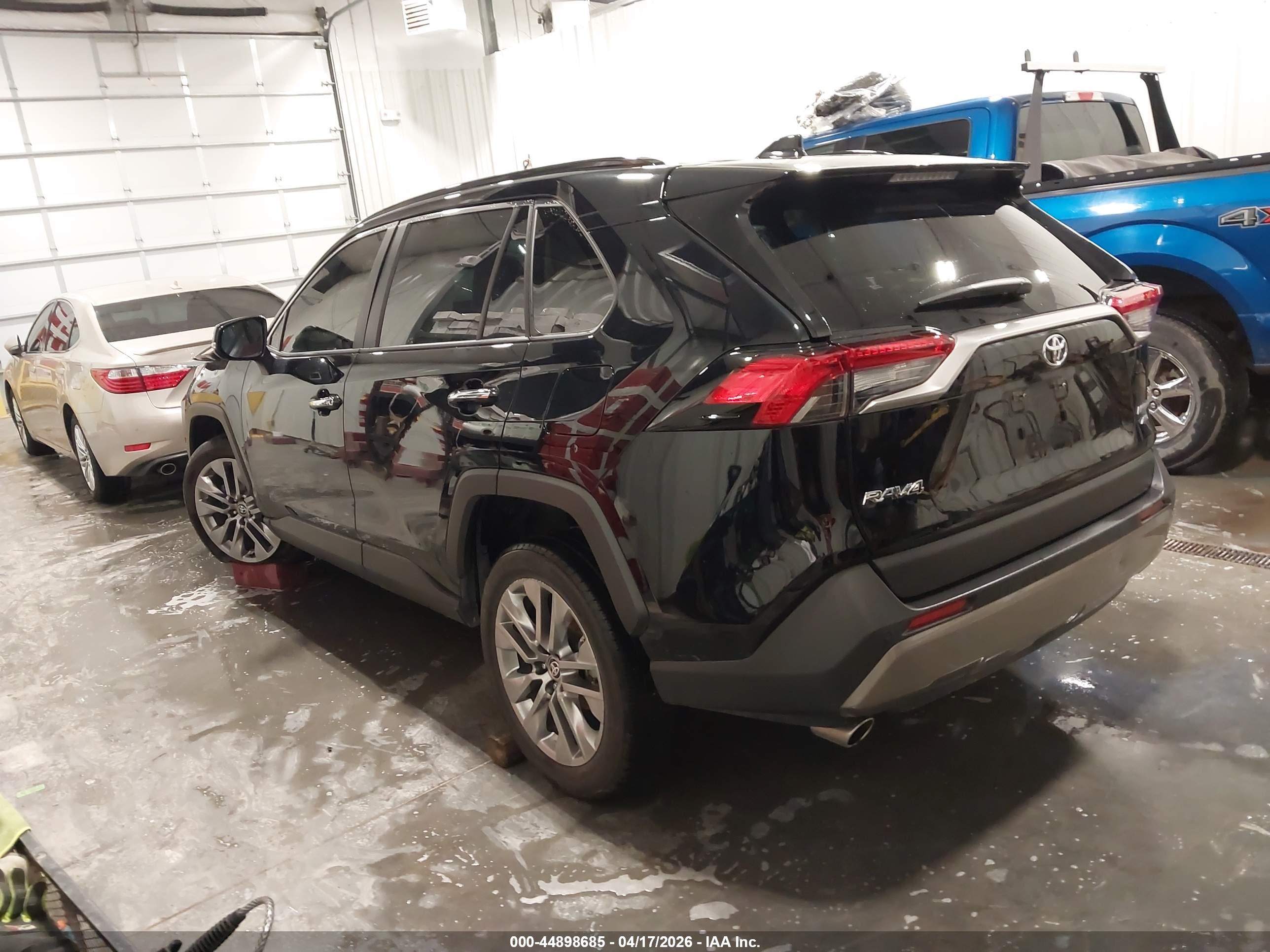 TOYOTA RAV4 image 3