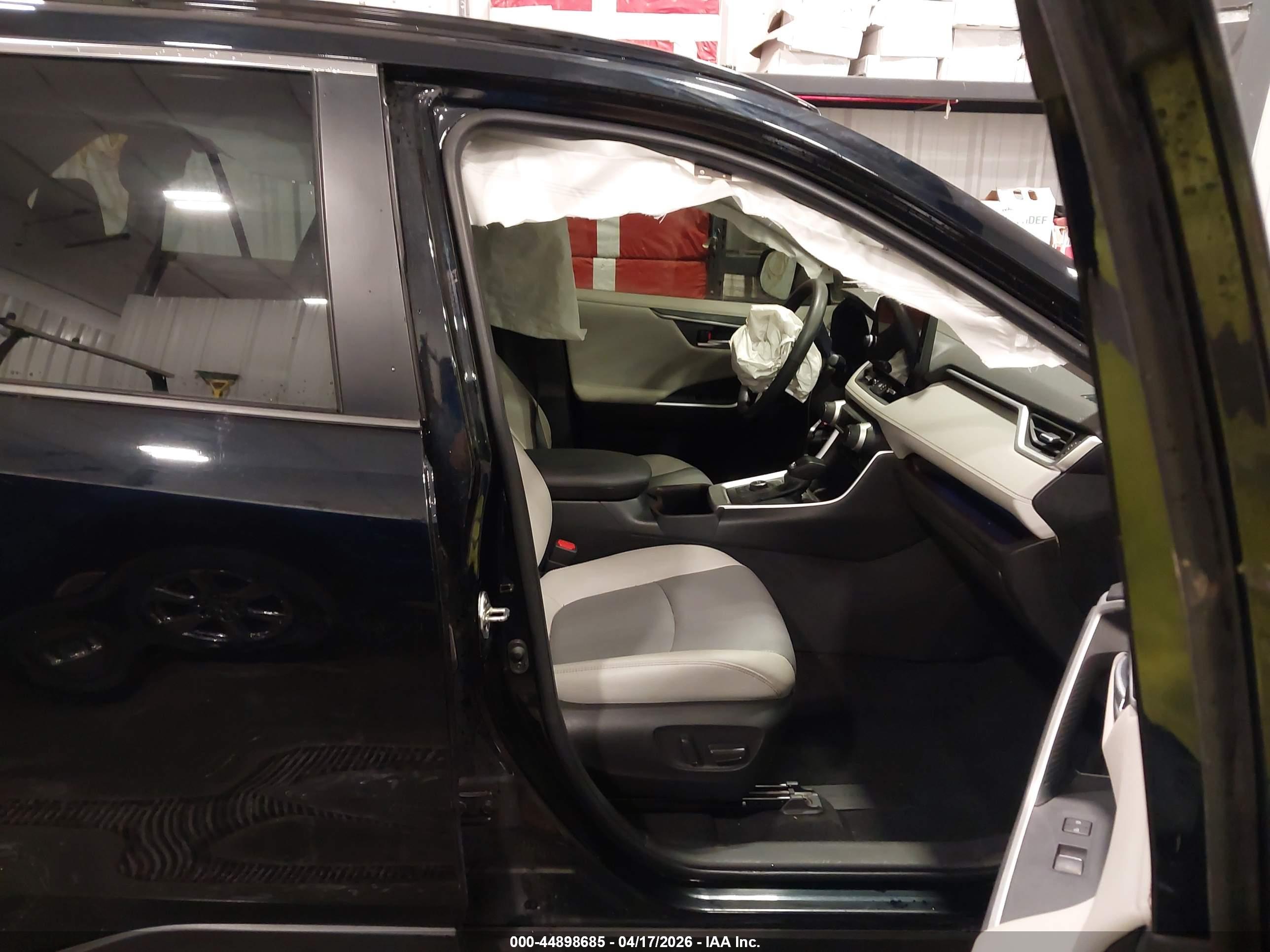 TOYOTA RAV4 image 5