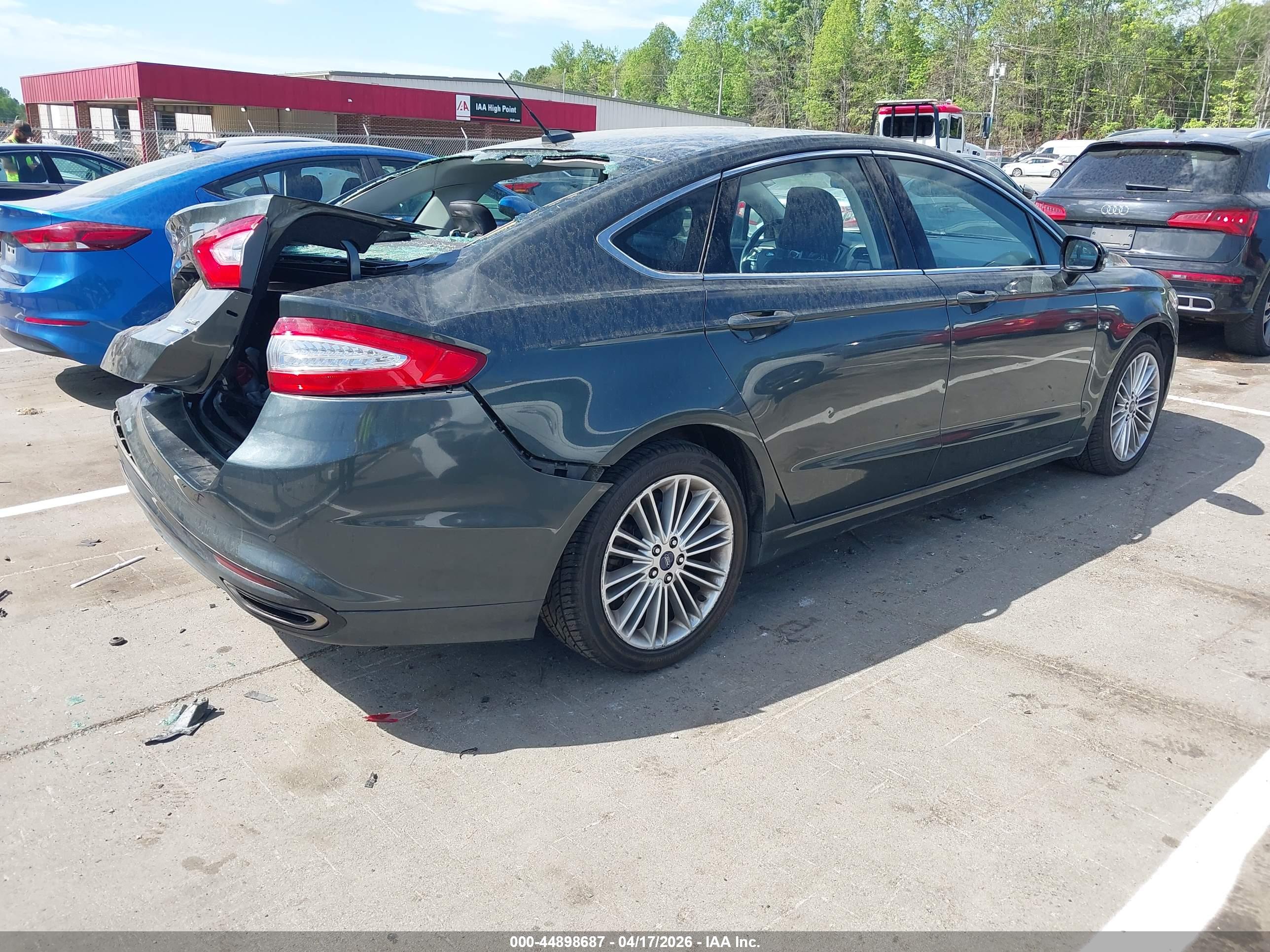 FORD FUSION image 4