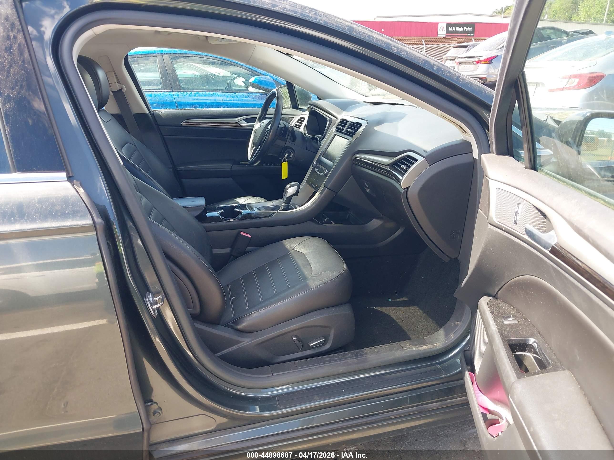 FORD FUSION image 5