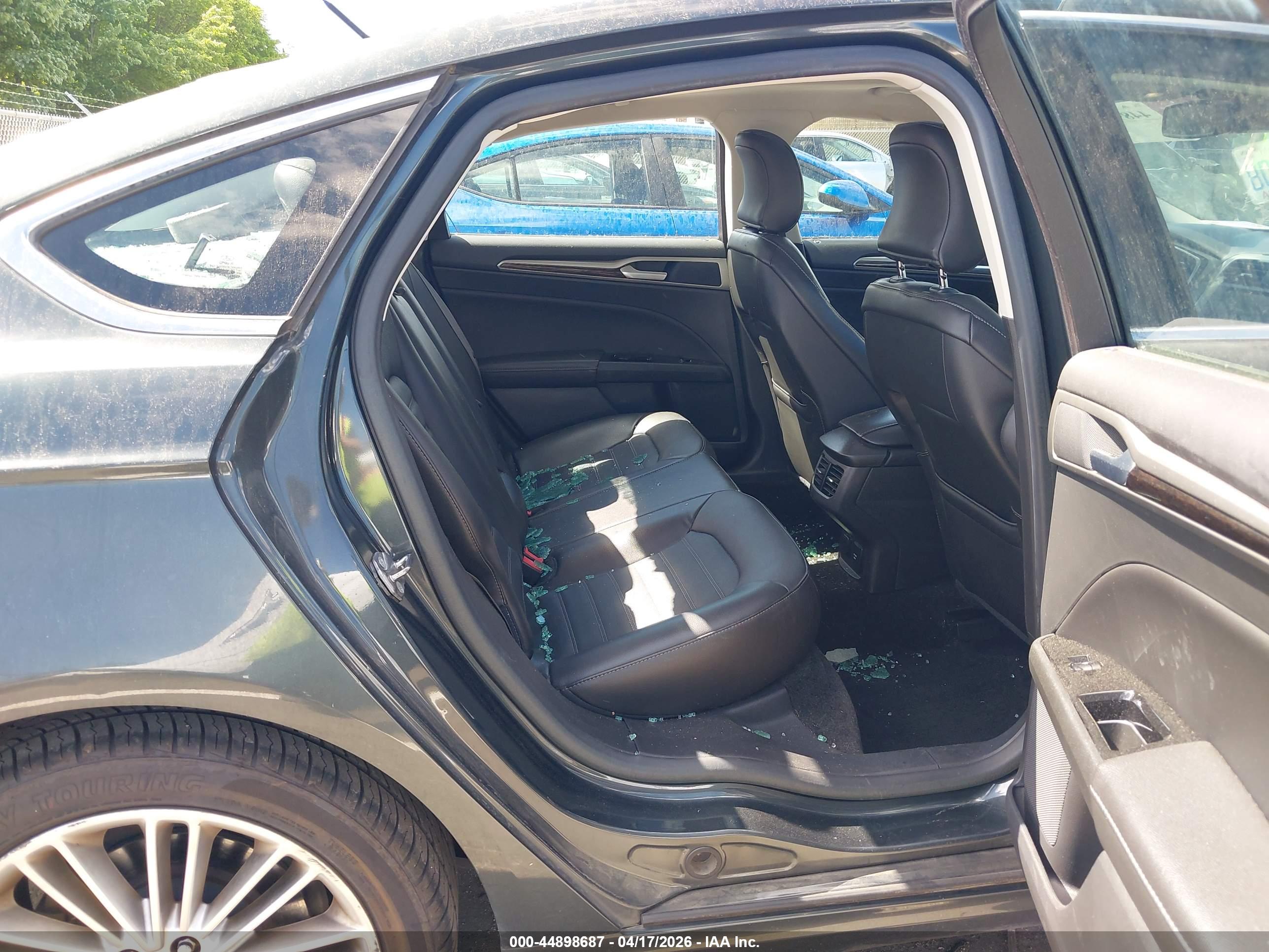 FORD FUSION image 8