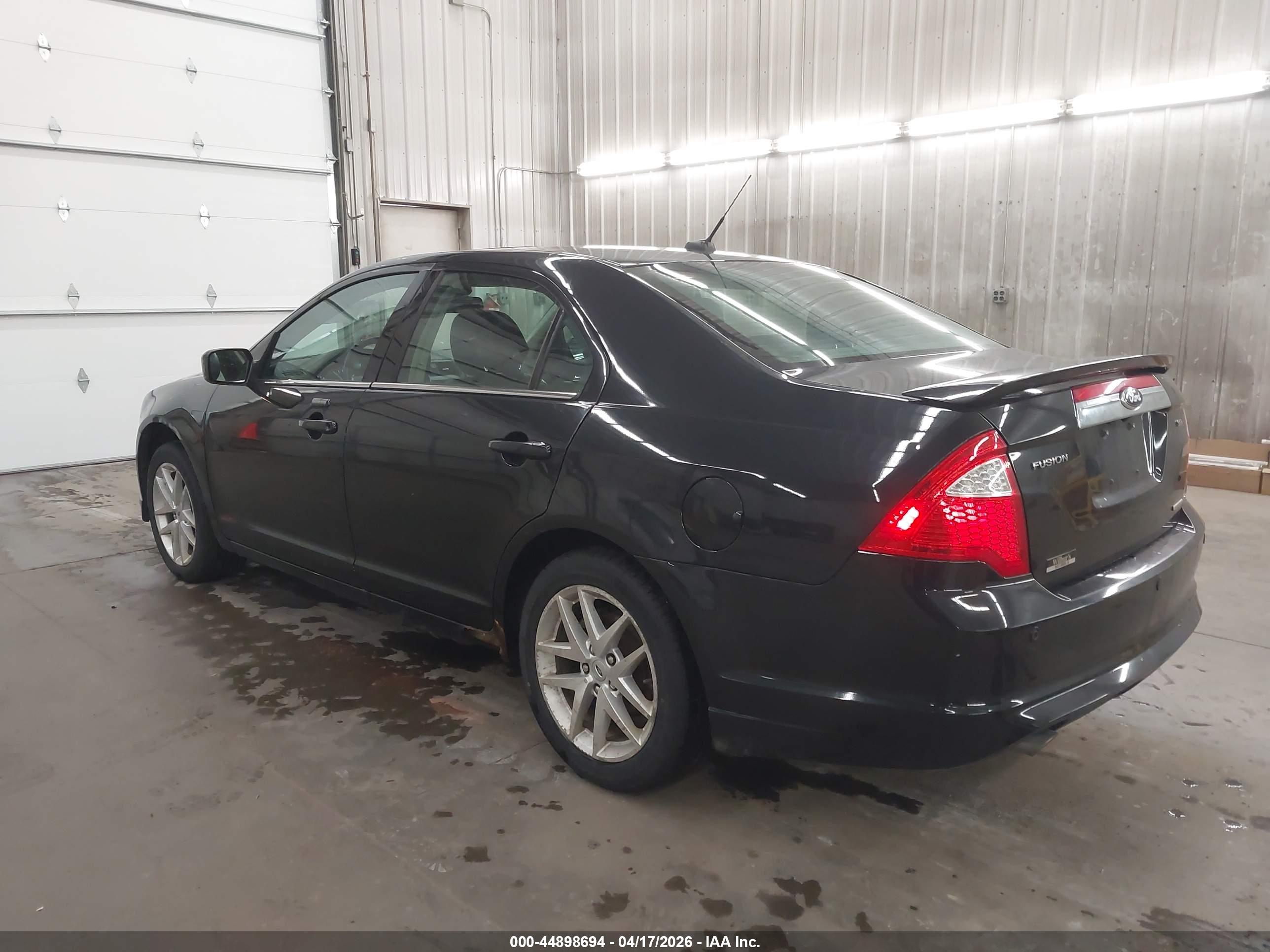 FORD FUSION image 3