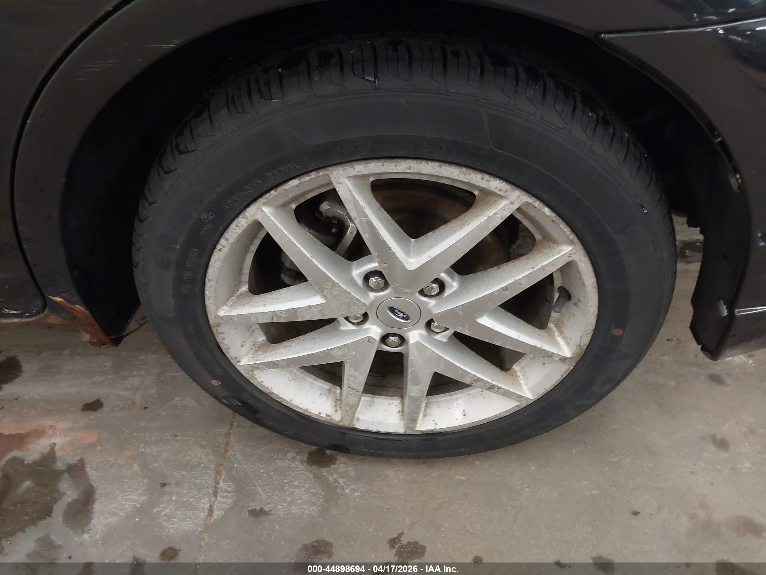 FORD FUSION image 6