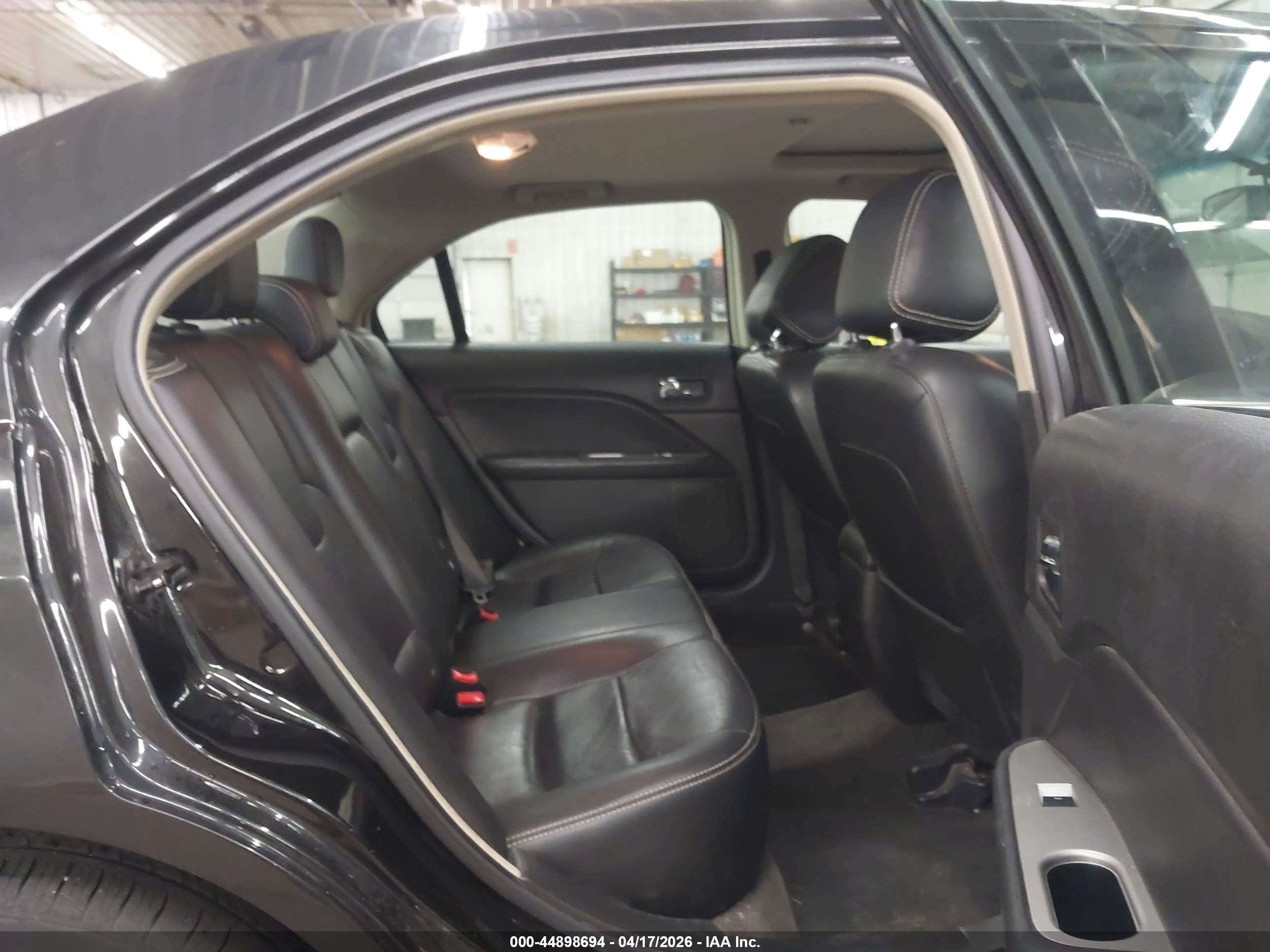 FORD FUSION image 8