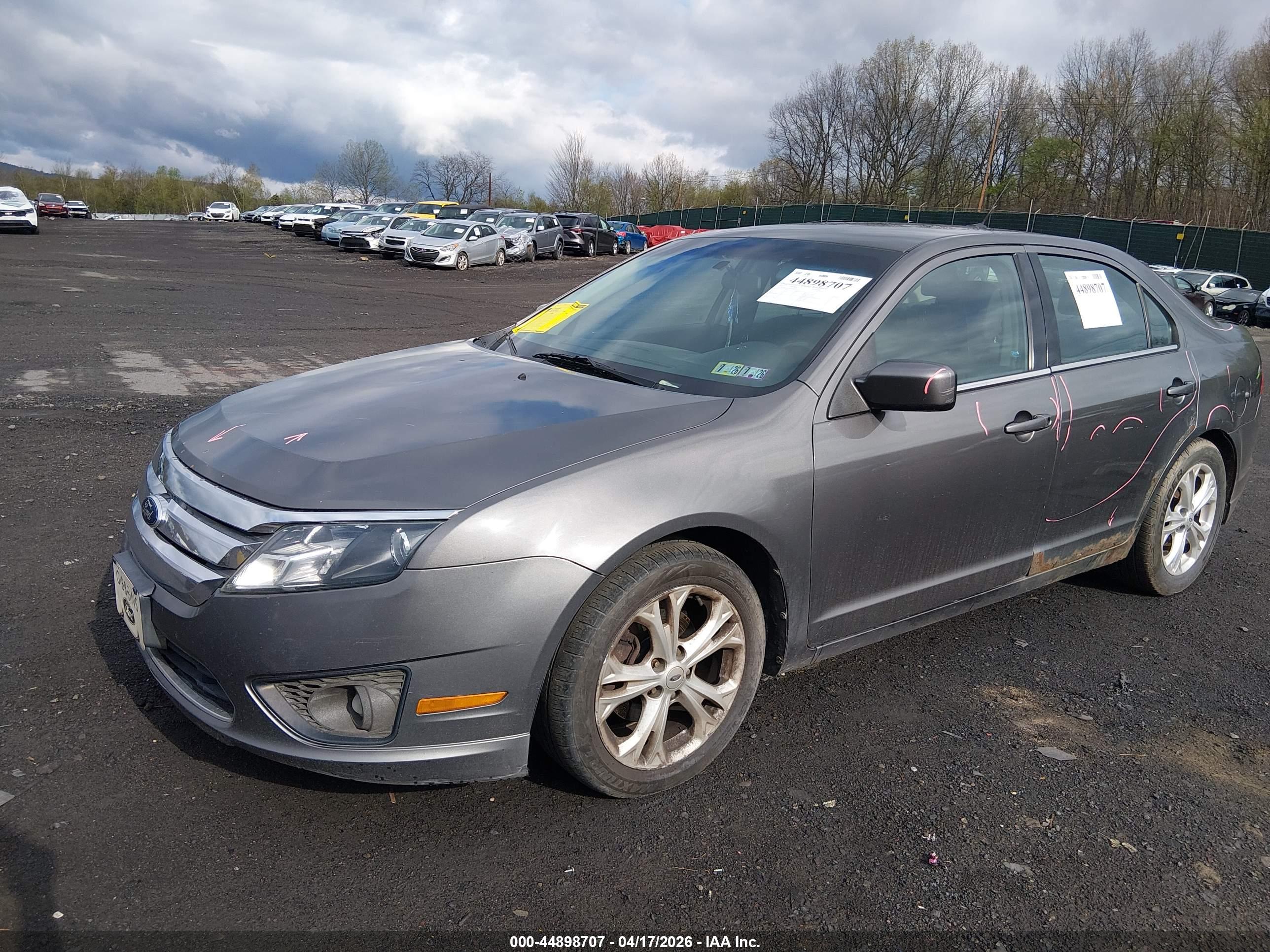 FORD FUSION image 2