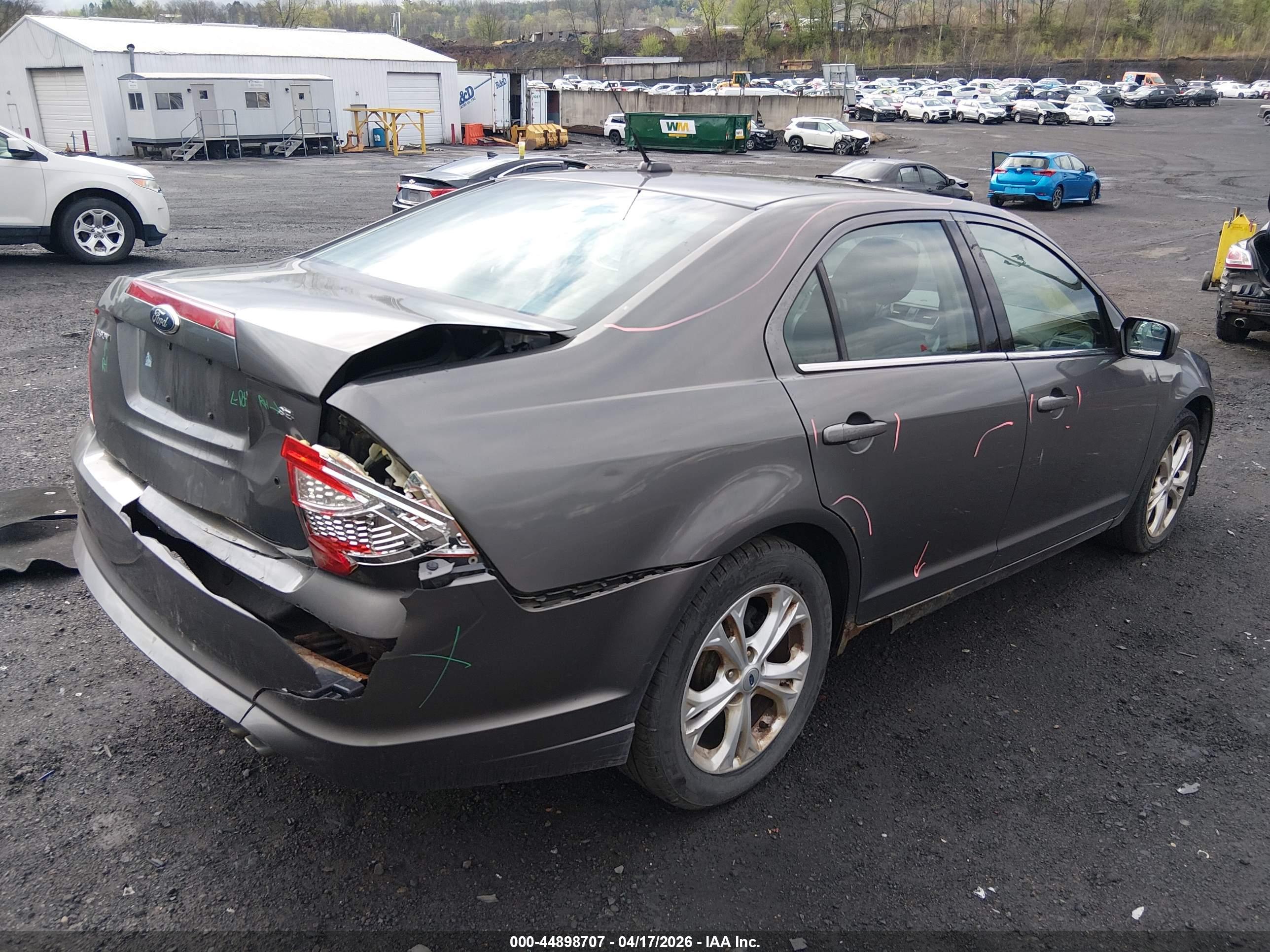 FORD FUSION image 4