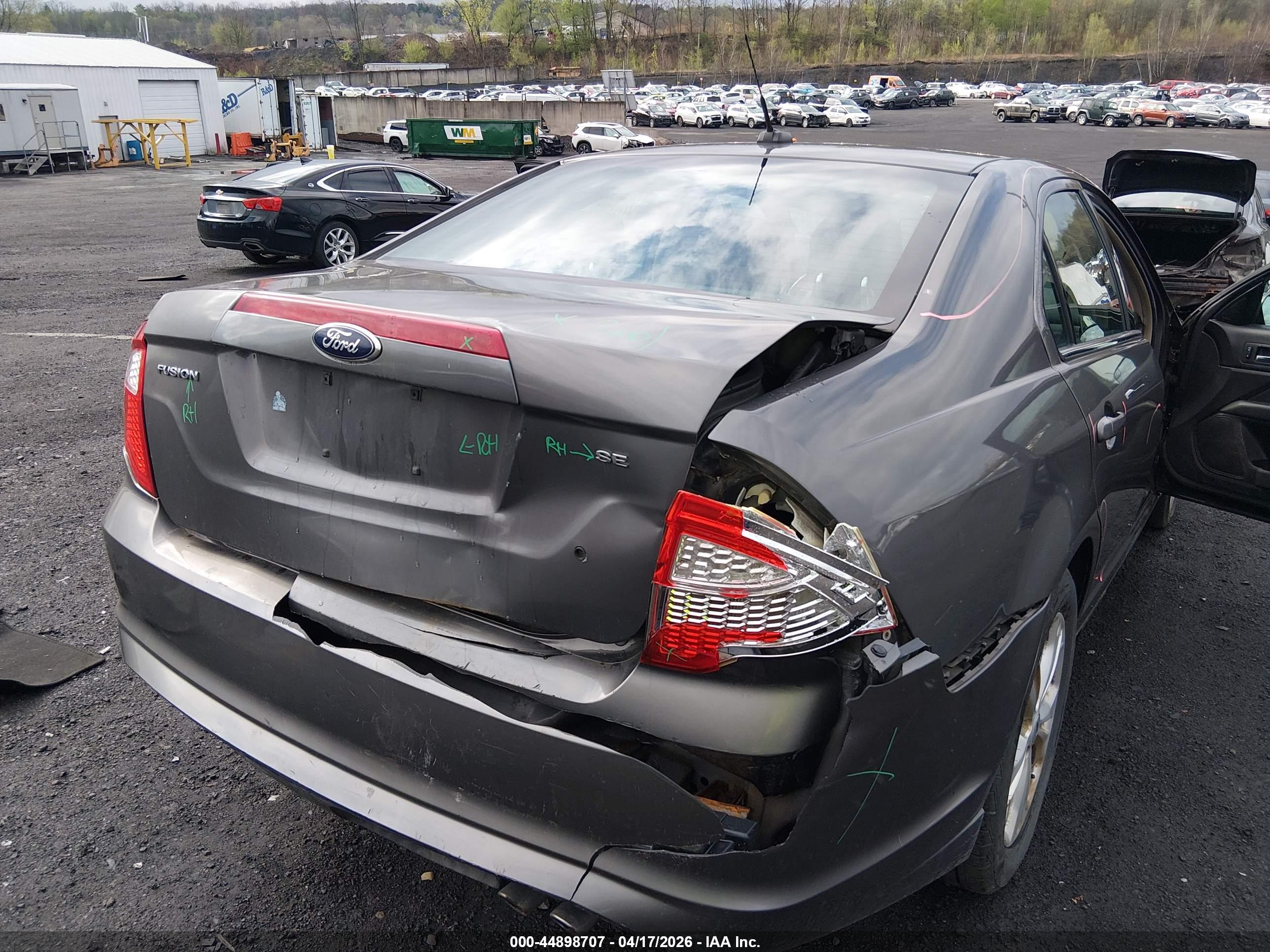FORD FUSION image 6