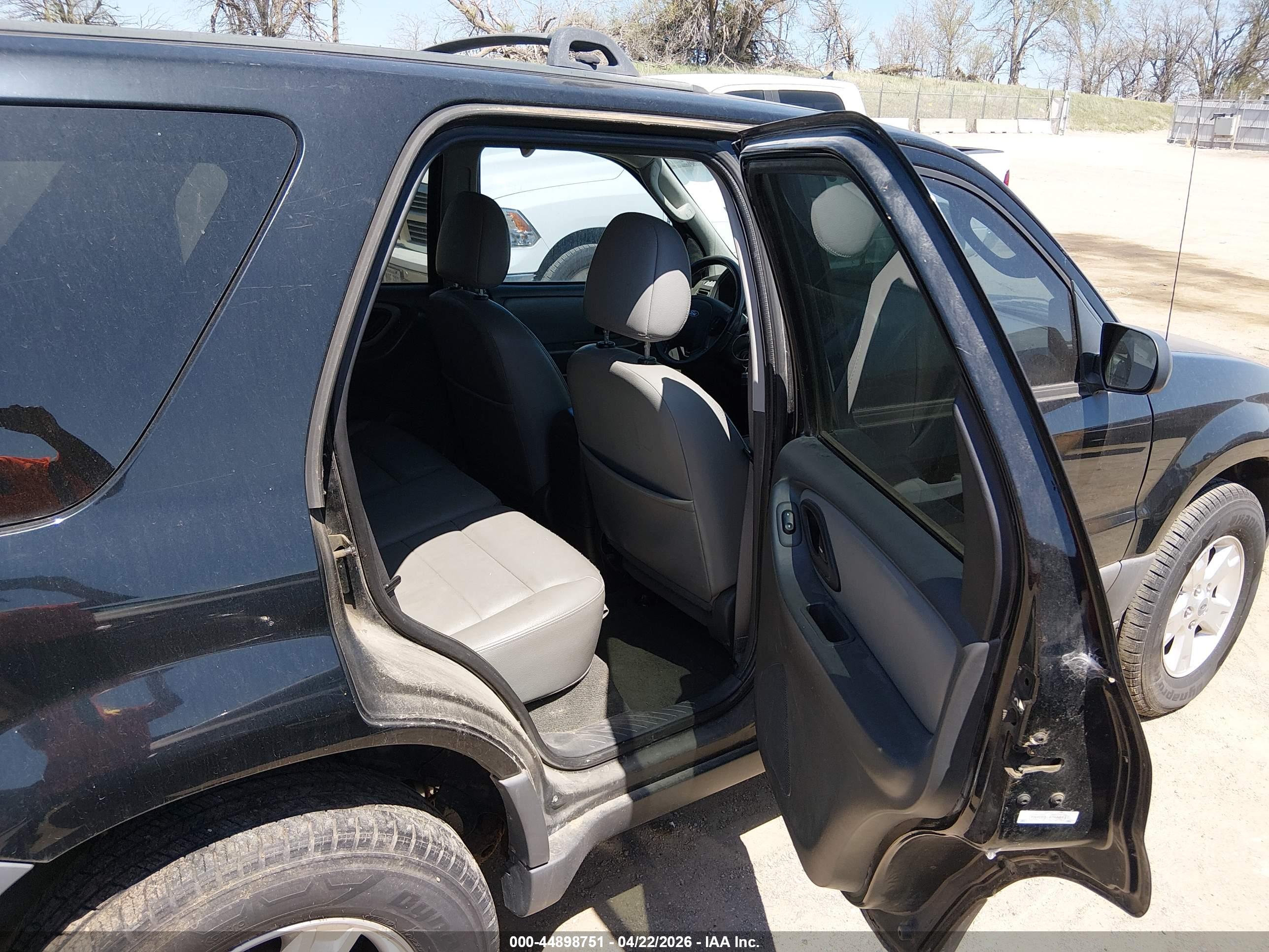 FORD ESCAPE image 8
