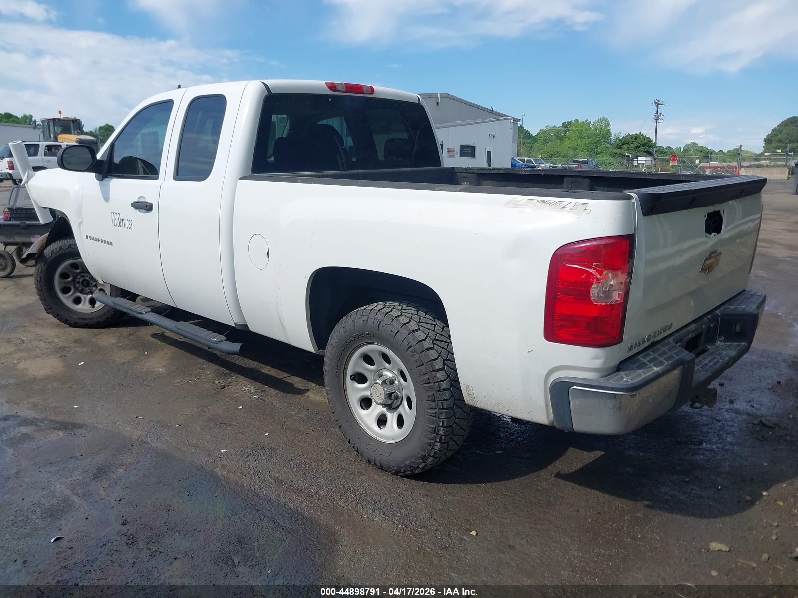 CHEVROLET SILVERADO image 3
