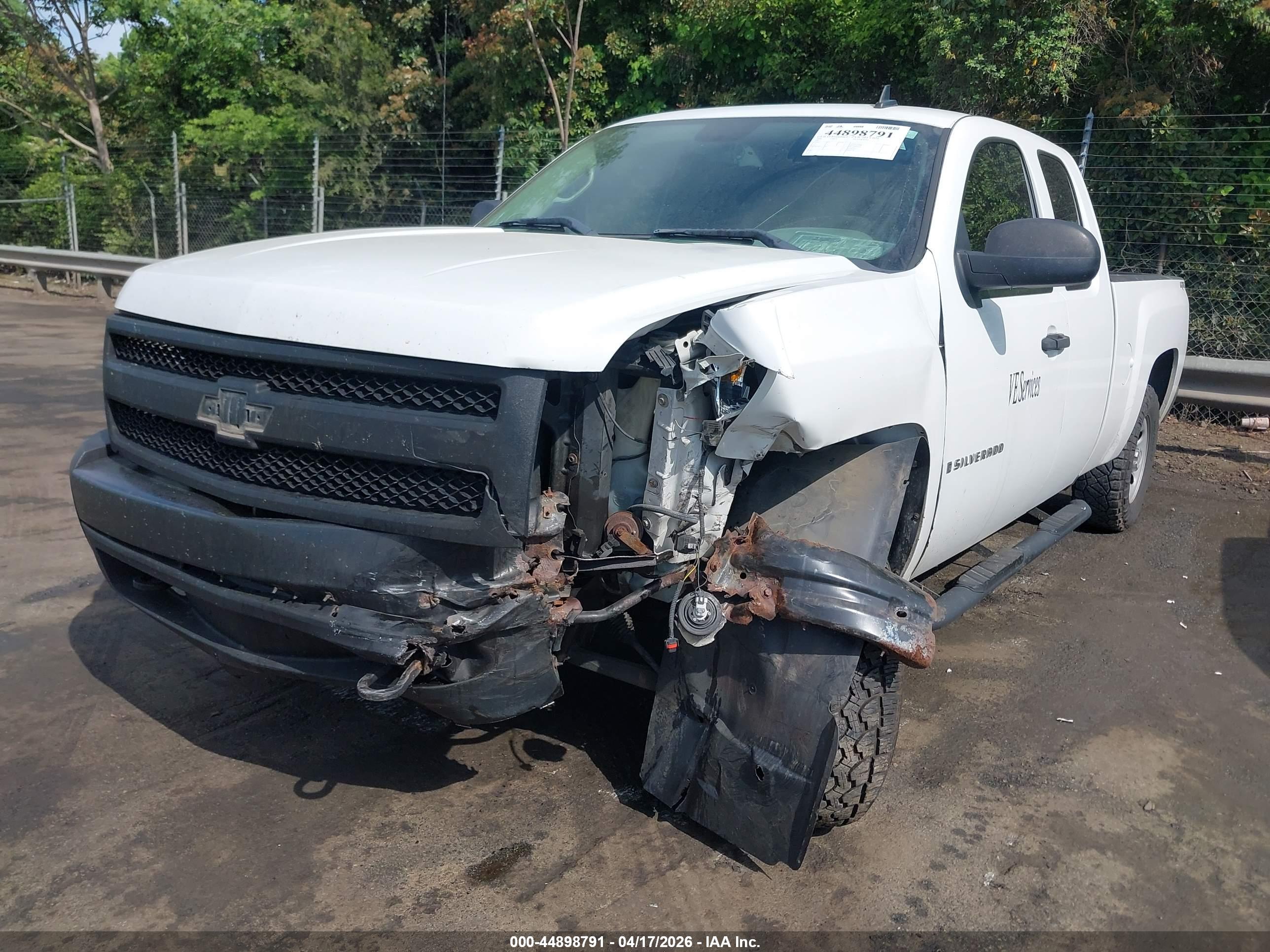 CHEVROLET SILVERADO image 6