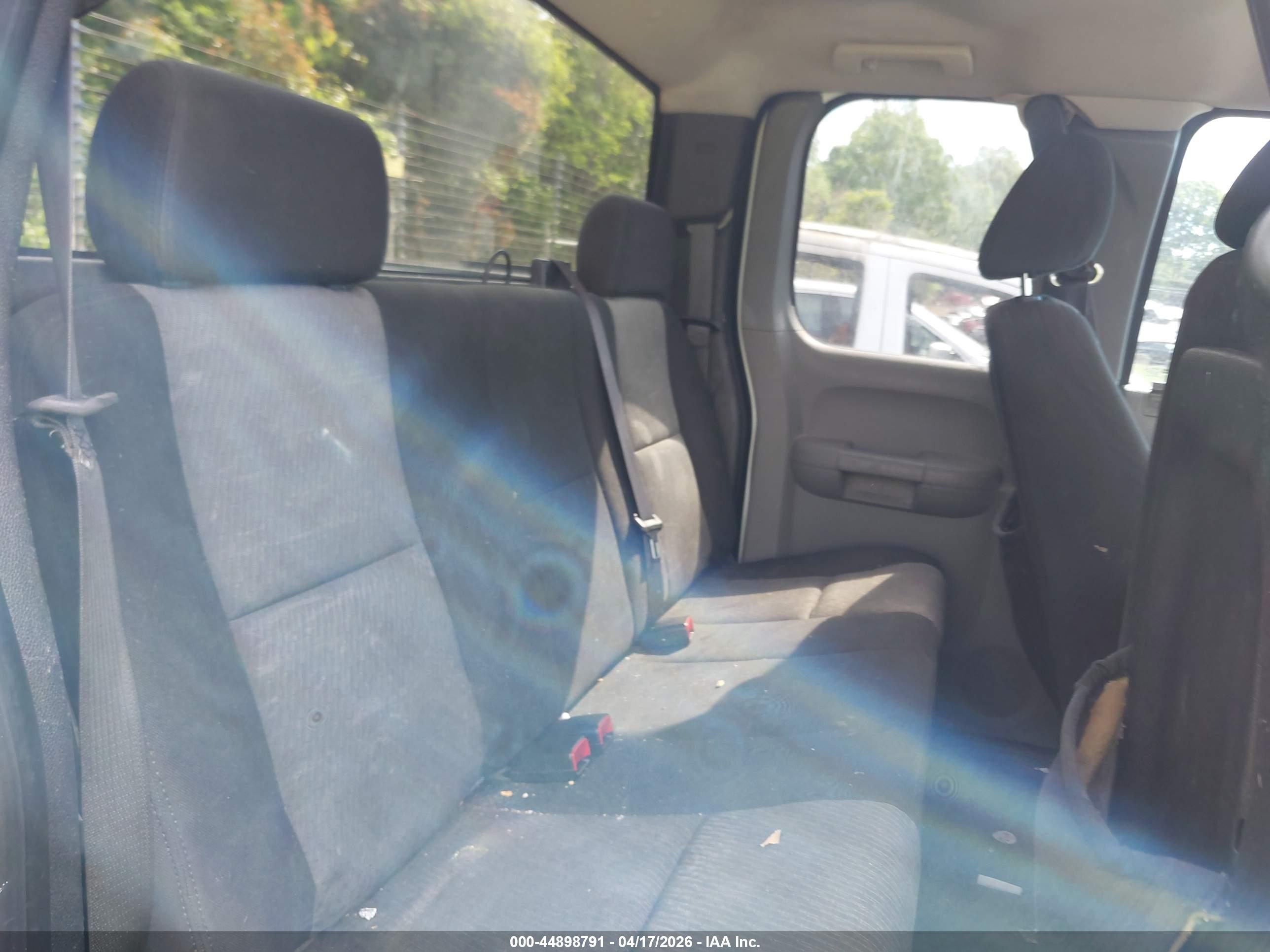 CHEVROLET SILVERADO image 8