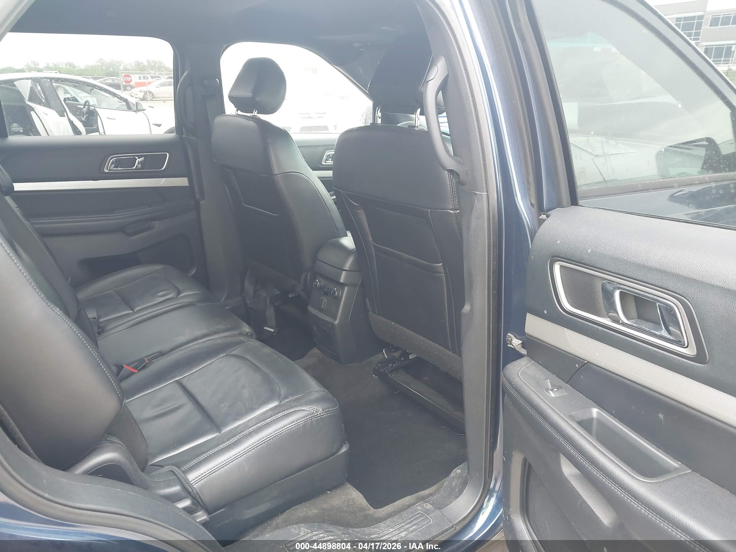 FORD EXPLORER image 8