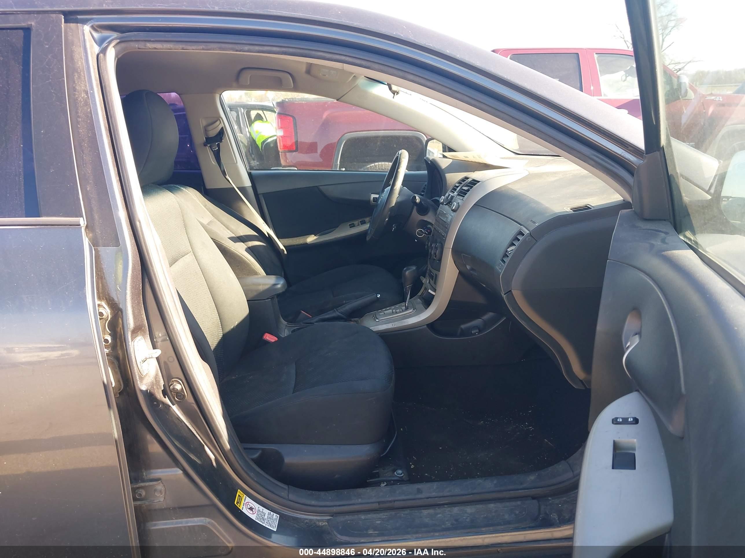 TOYOTA COROLLA image 5