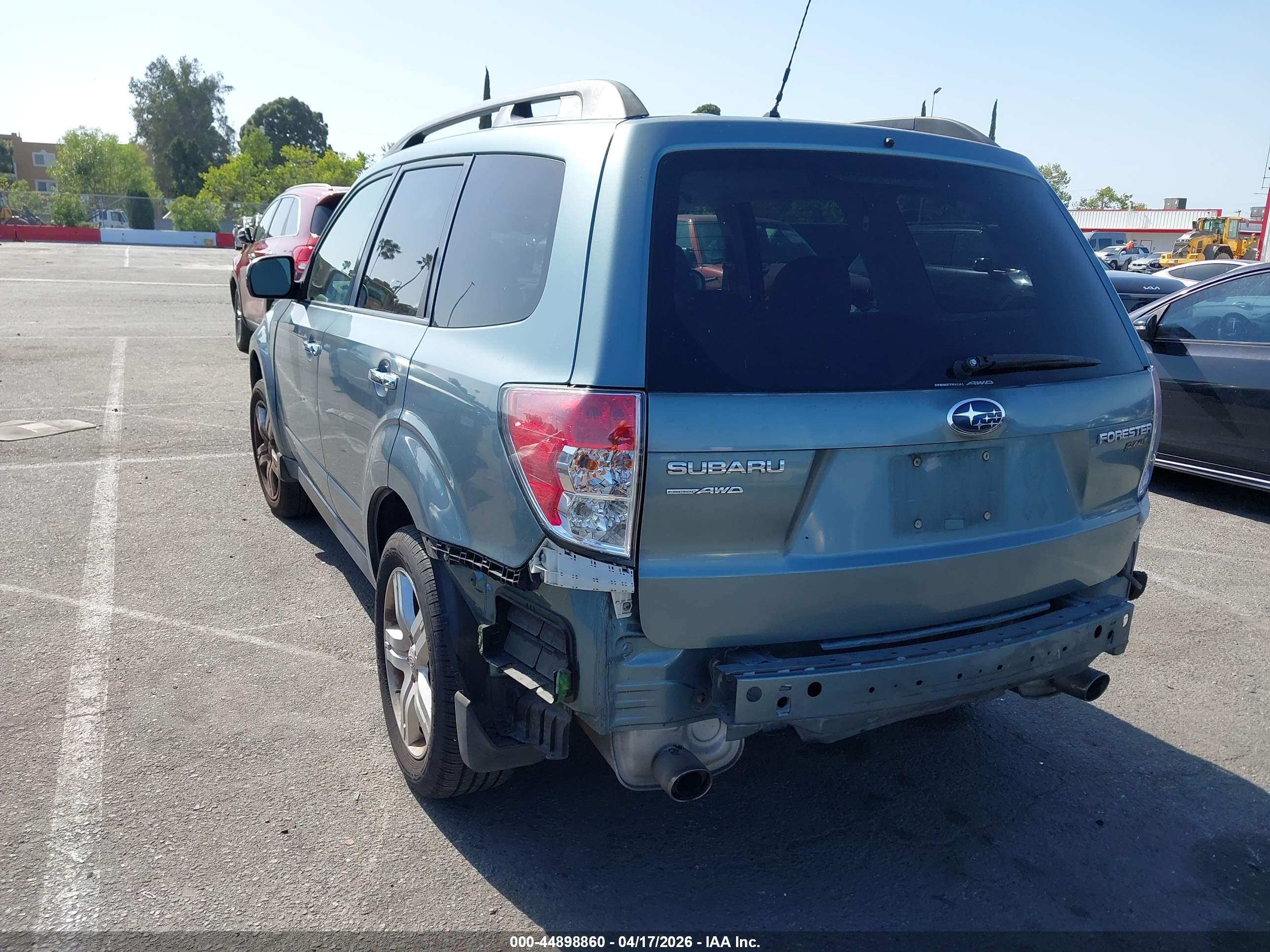 SUBARU FORESTER image 3