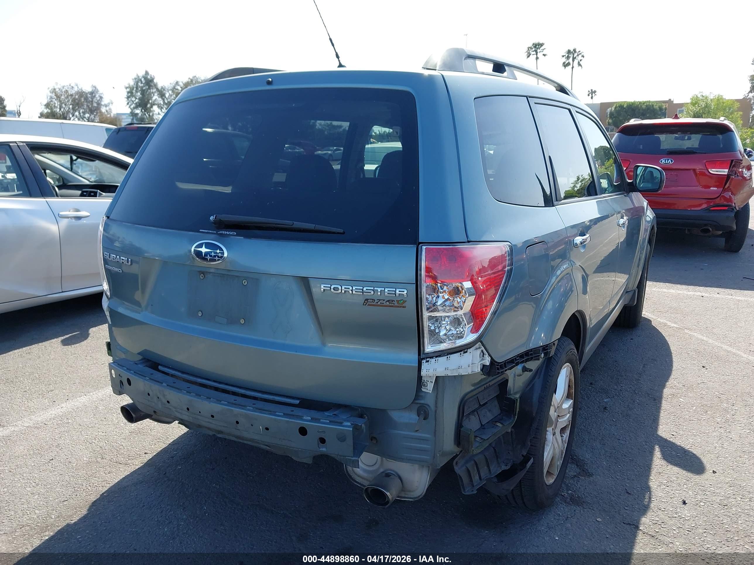 SUBARU FORESTER image 4