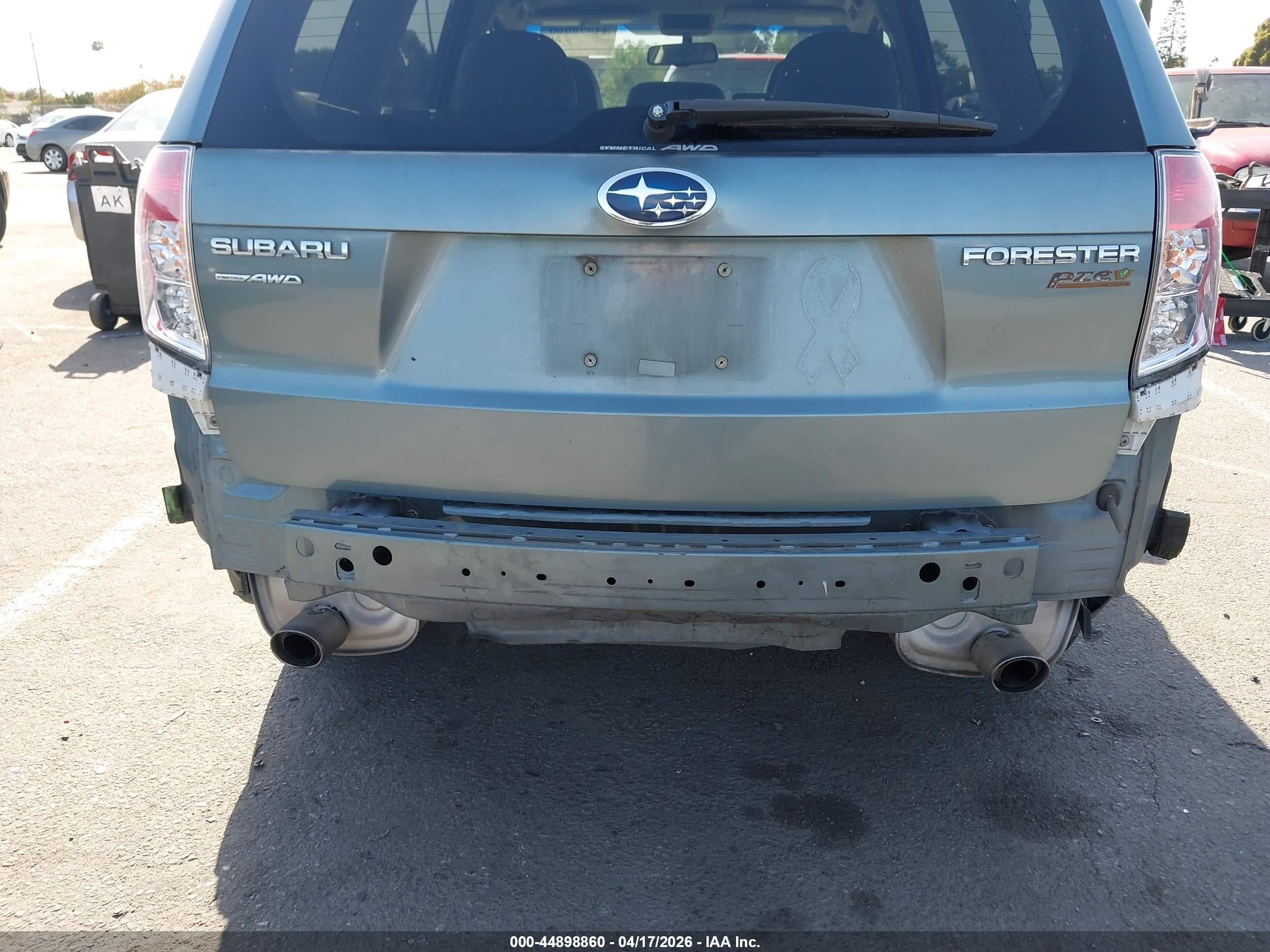 SUBARU FORESTER image 6