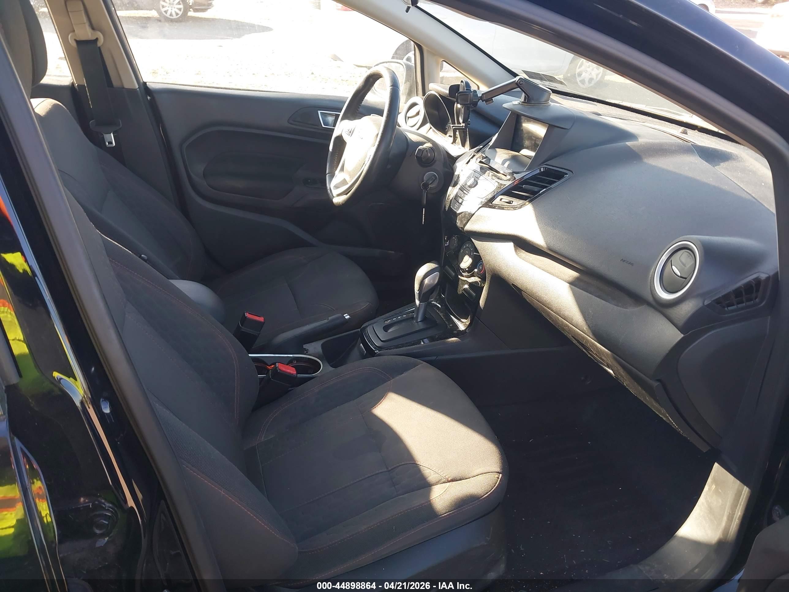 FORD FIESTA image 5