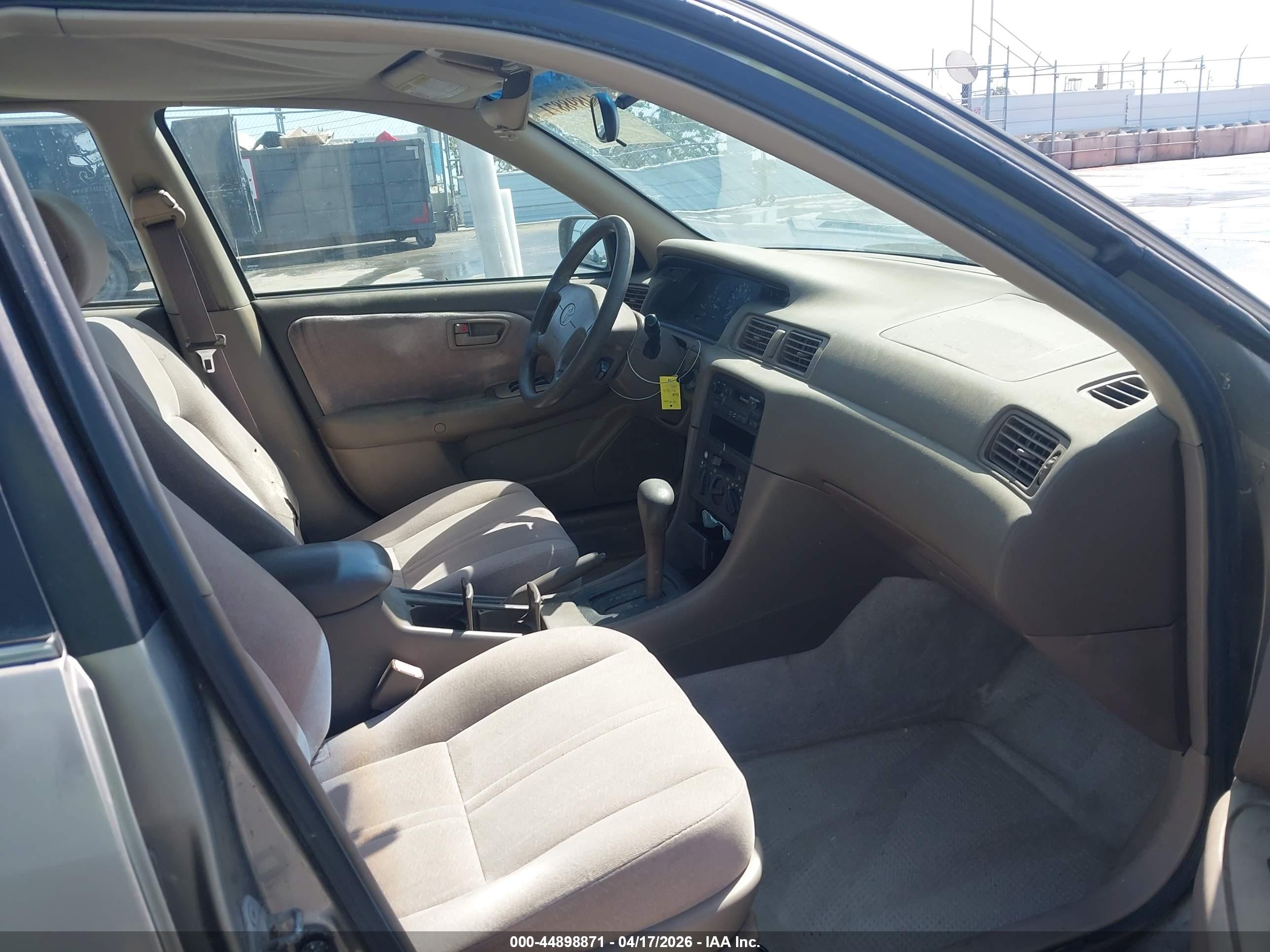 TOYOTA CAMRY image 5
