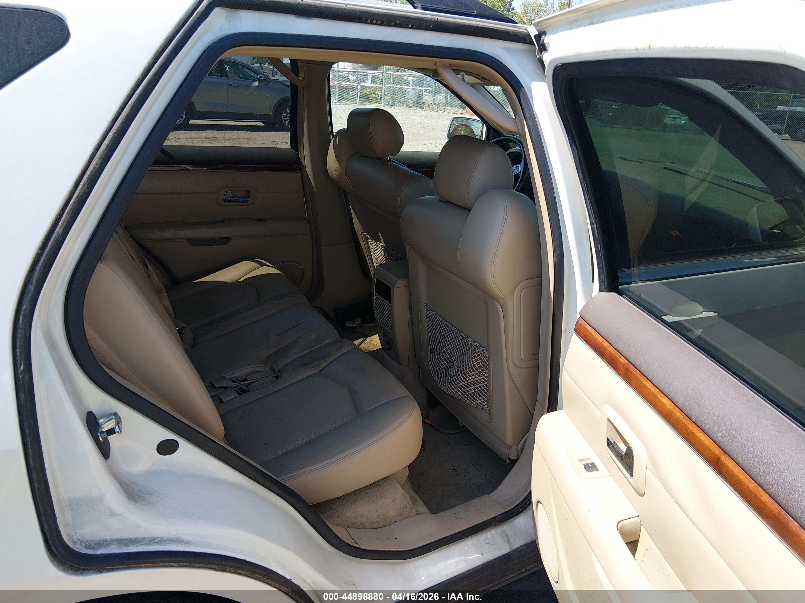 CADILLAC SRX image 8