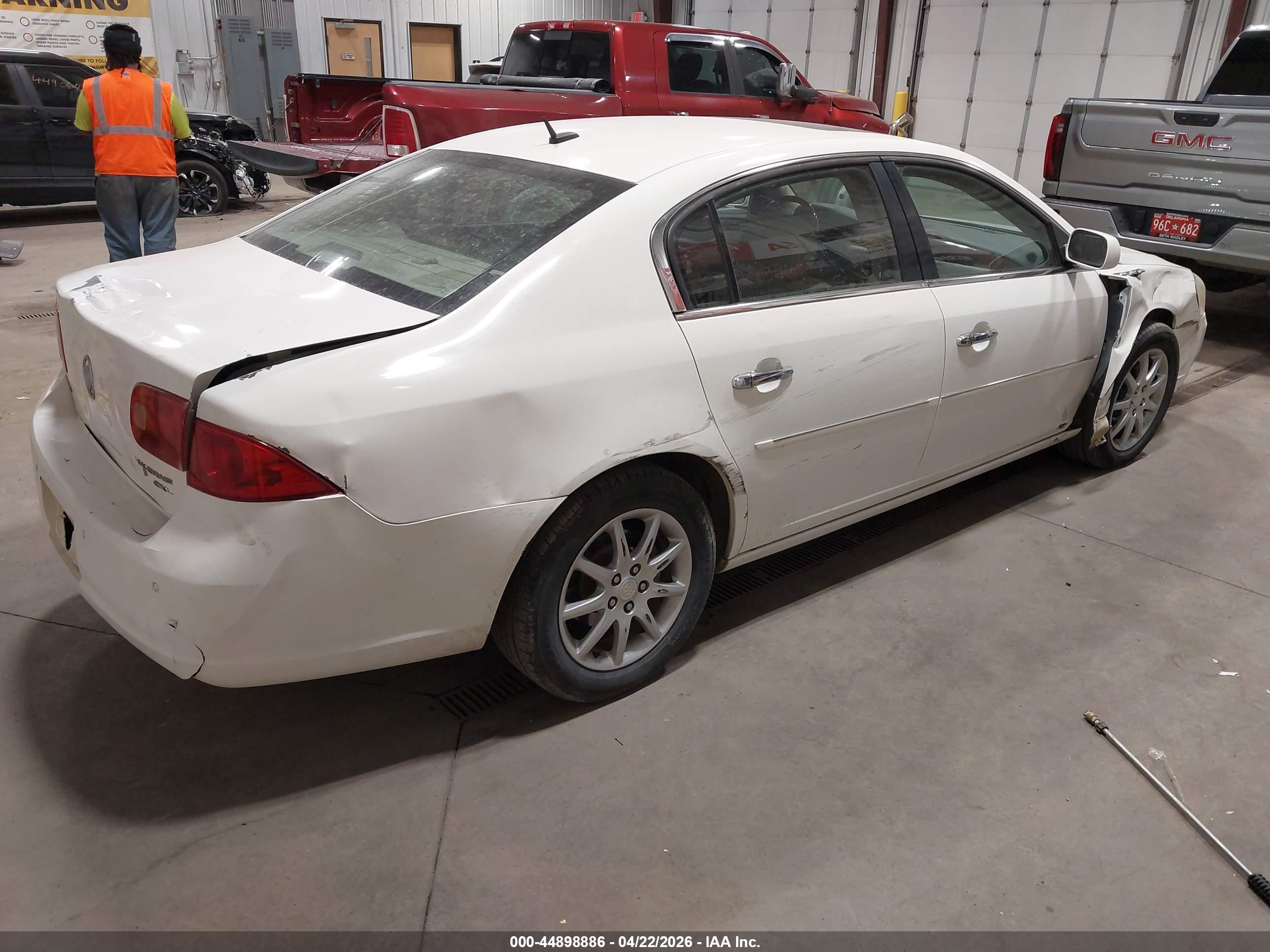 BUICK LUCERNE image 4