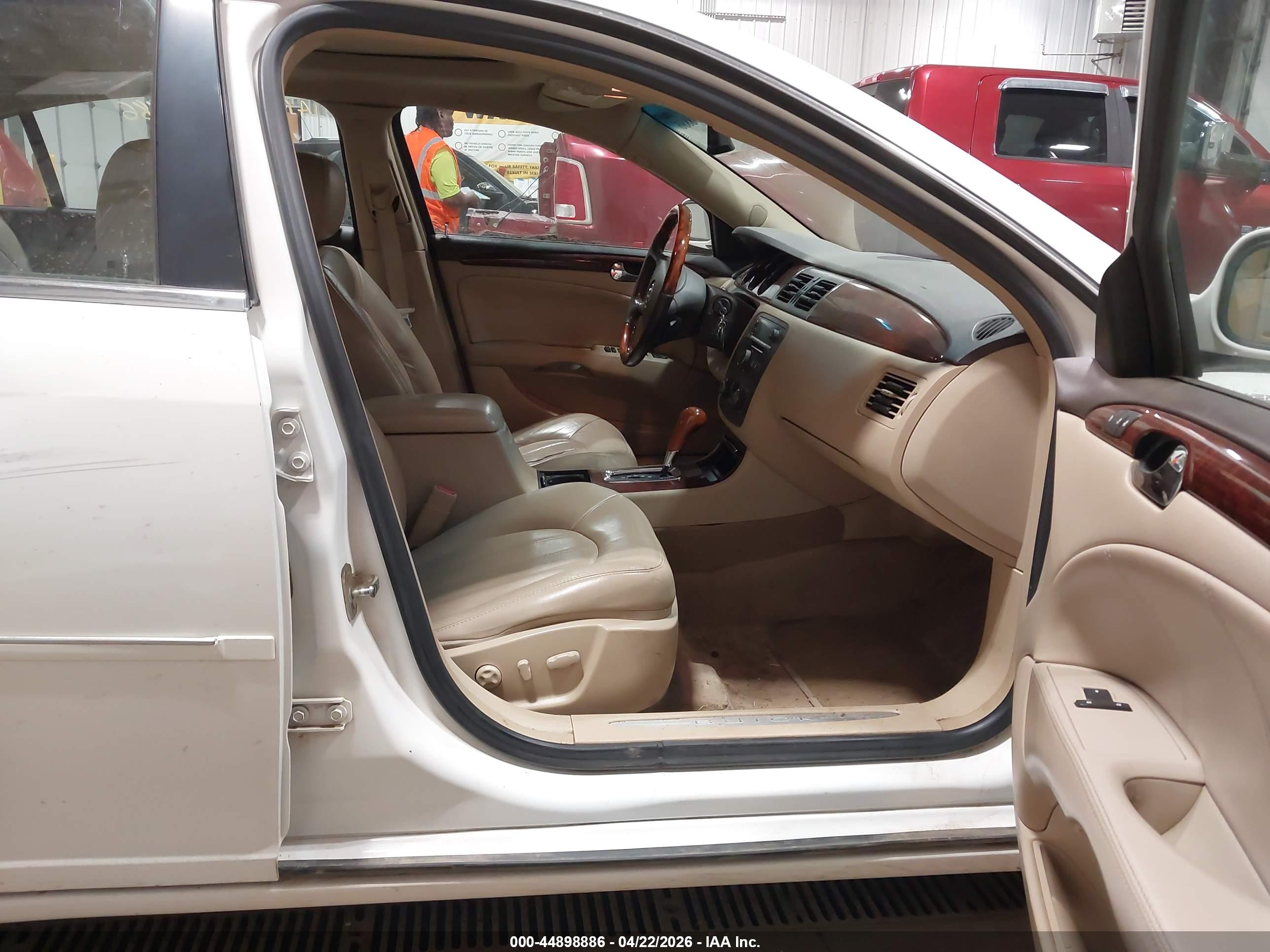BUICK LUCERNE image 5