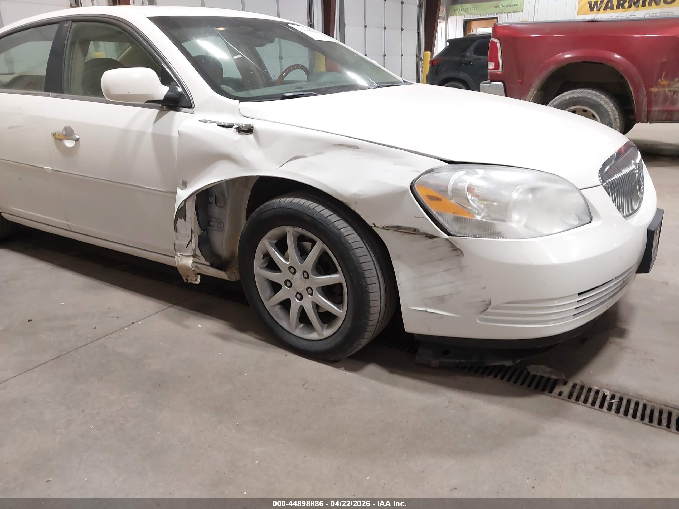 BUICK LUCERNE image 6