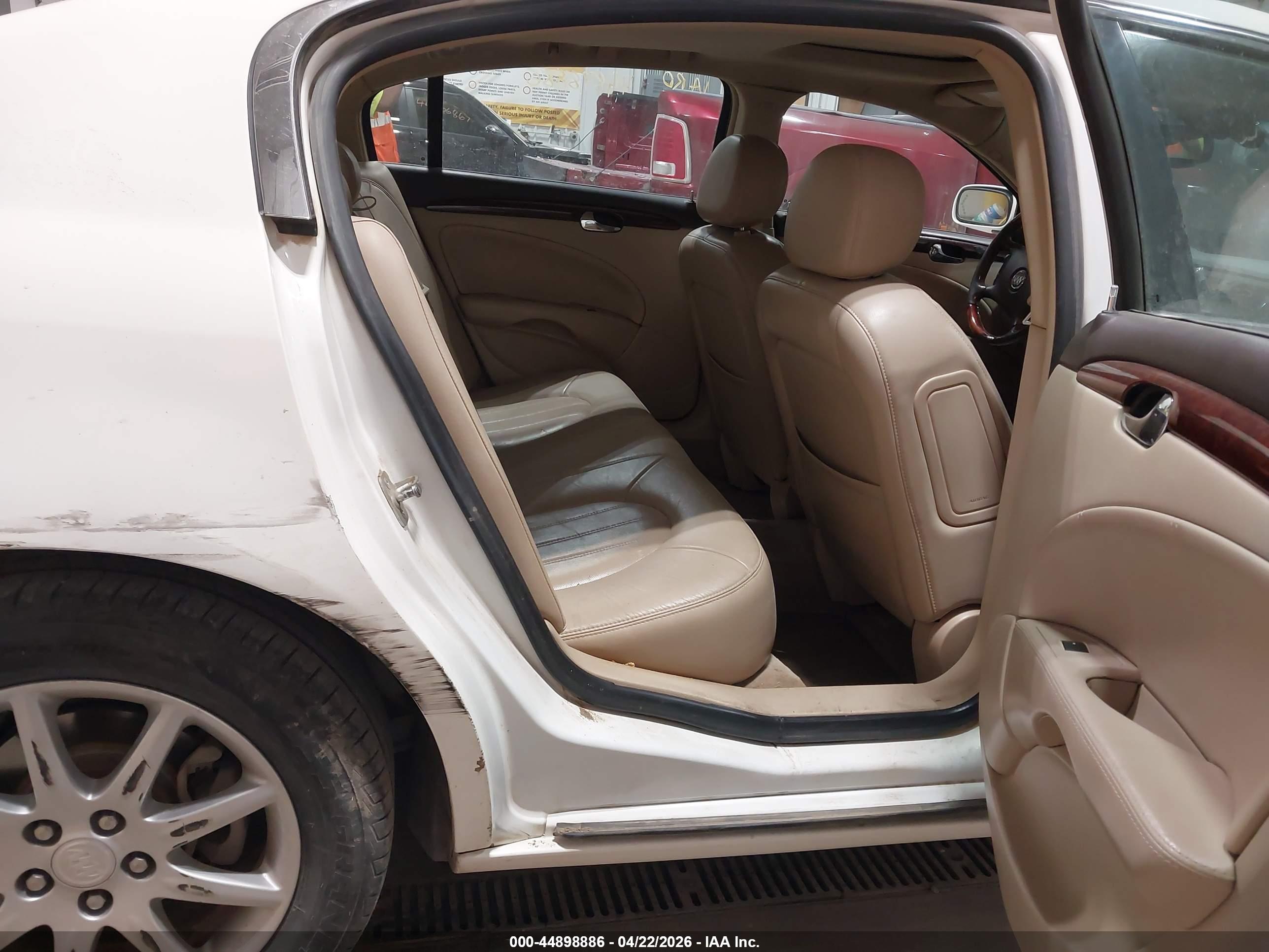 BUICK LUCERNE image 8