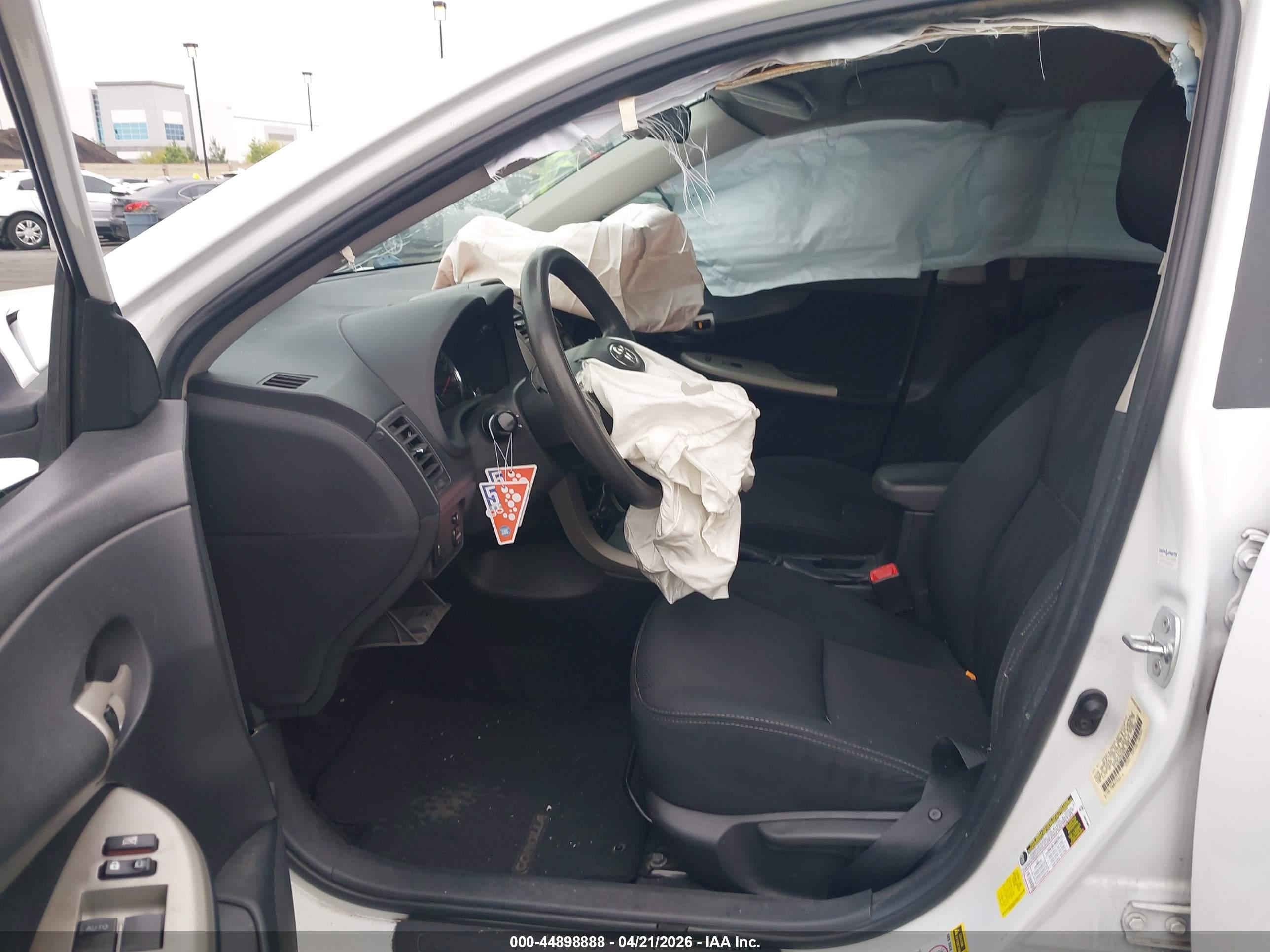 TOYOTA COROLLA image 5