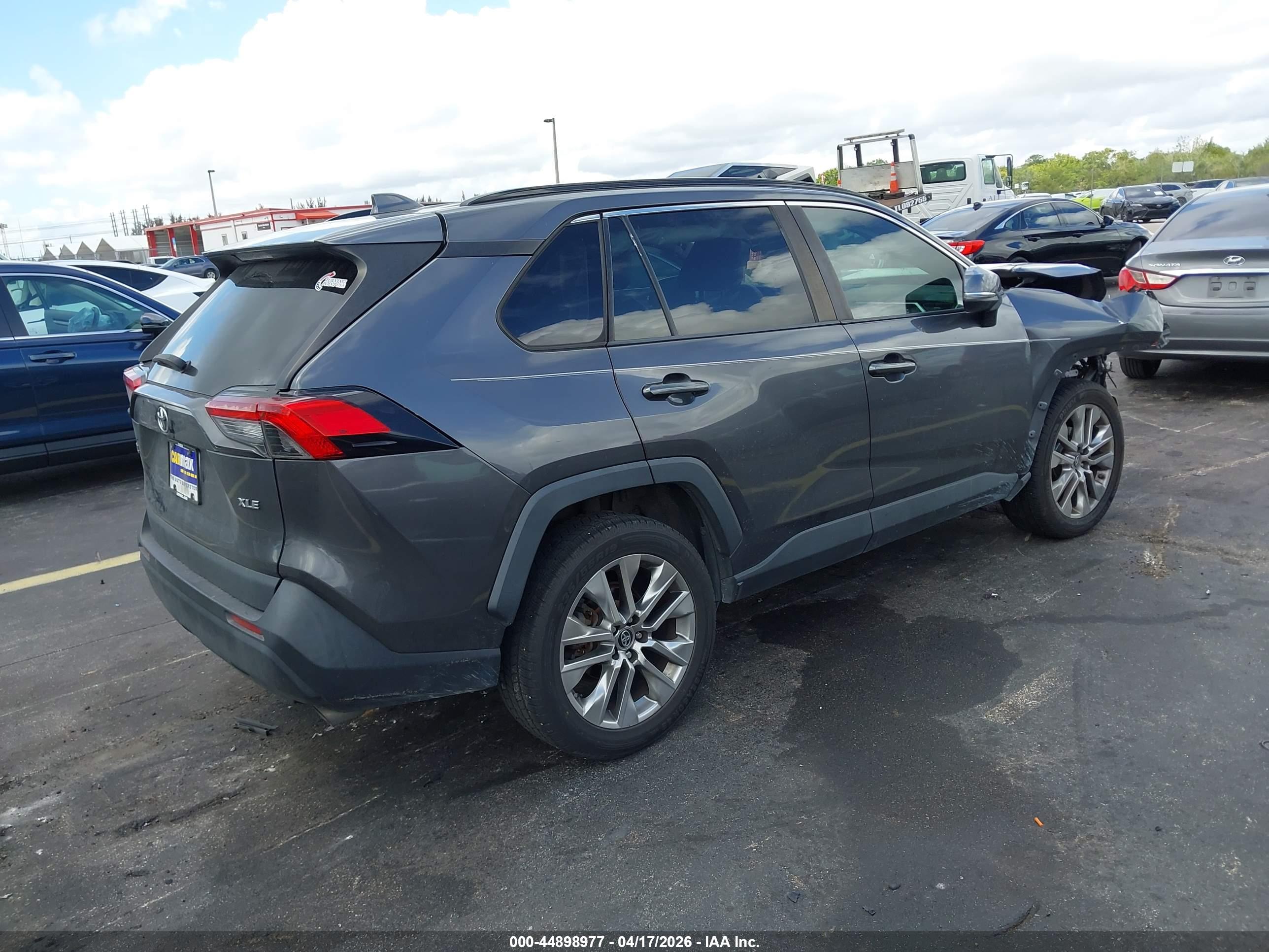 TOYOTA RAV4 image 4