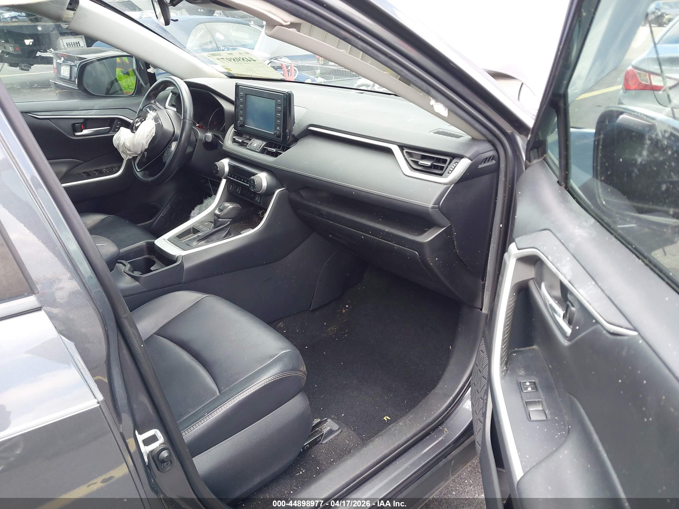 TOYOTA RAV4 image 5