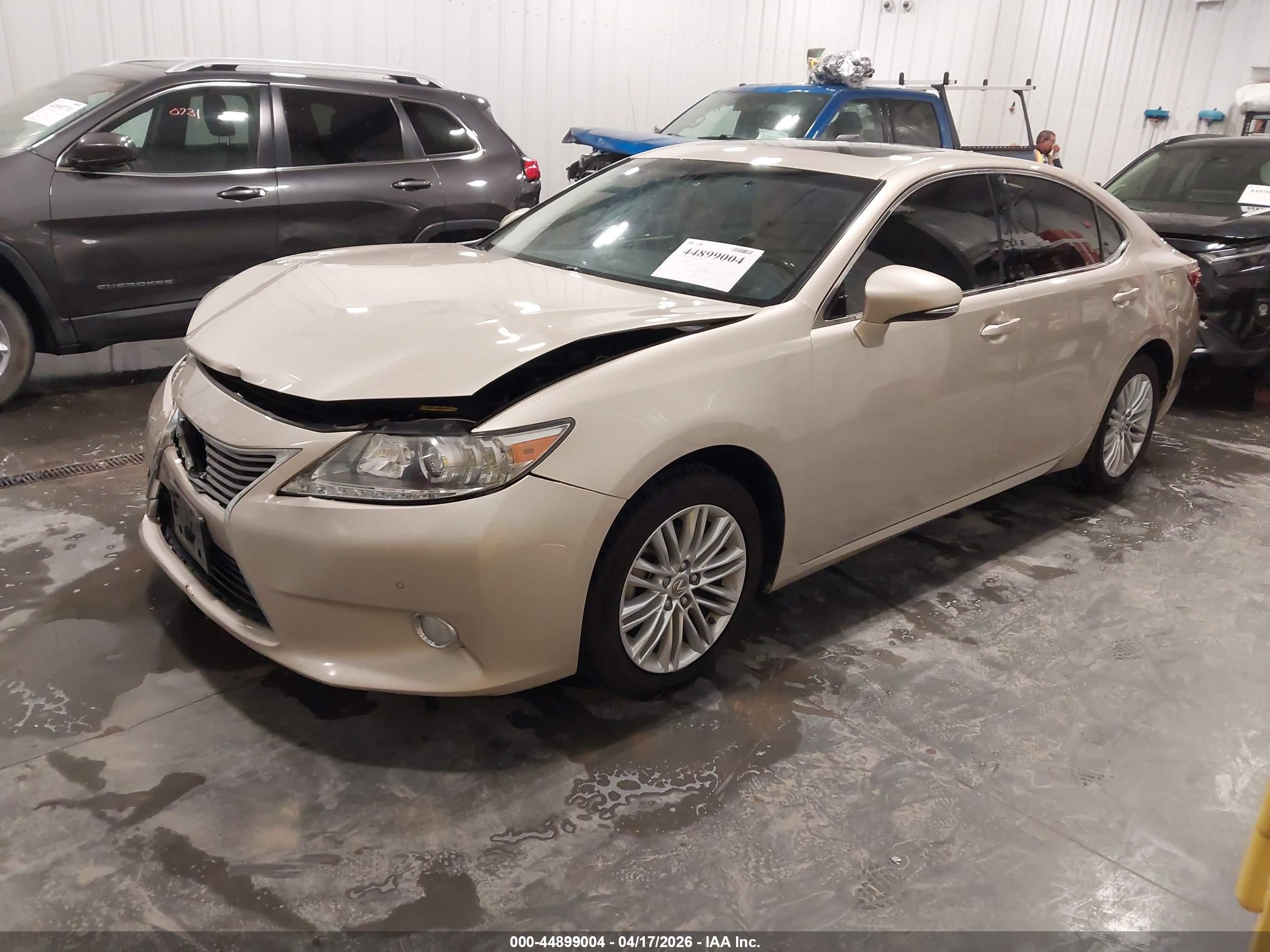 LEXUS ES image 2
