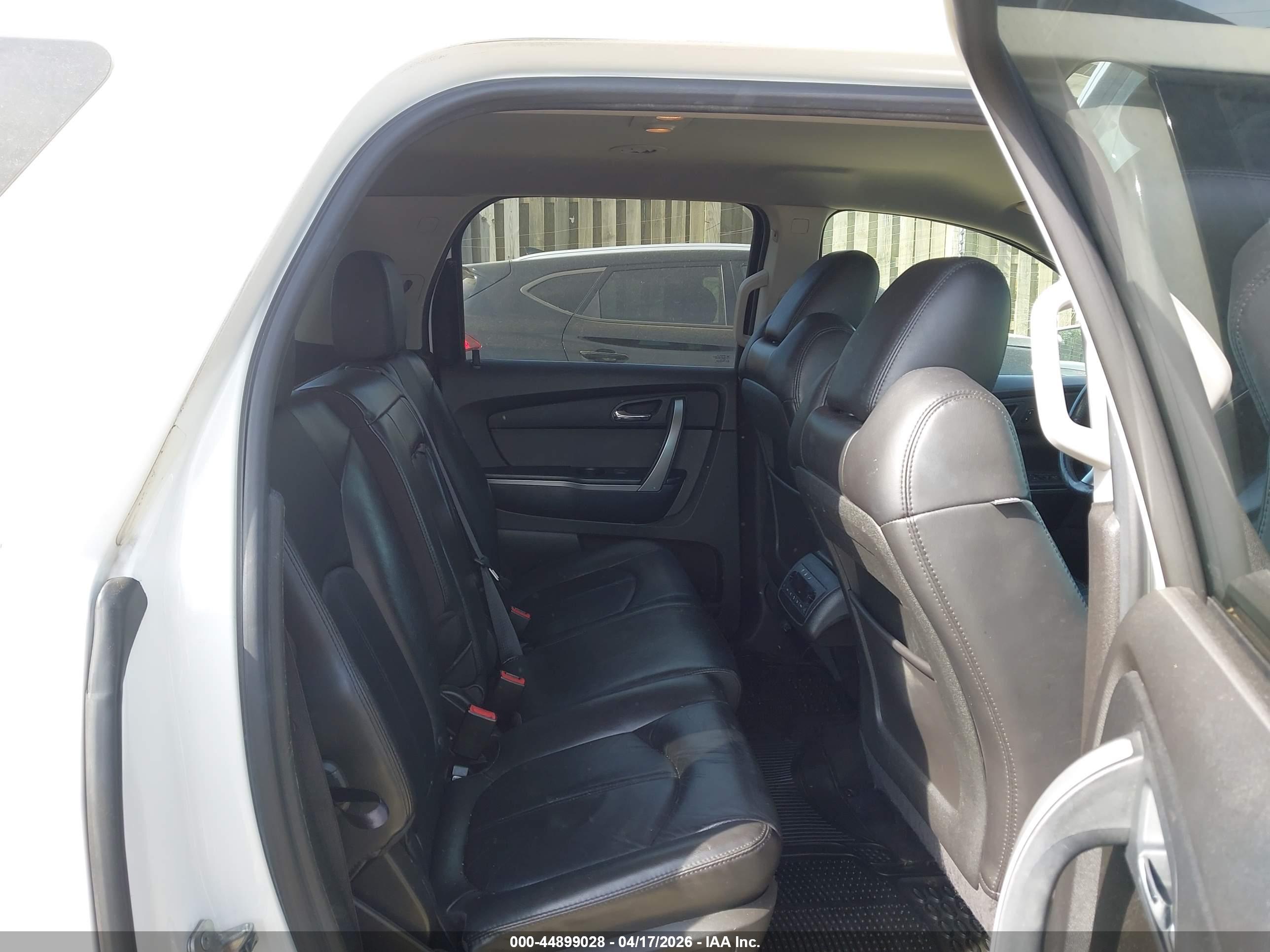 GMC ACADIA image 8