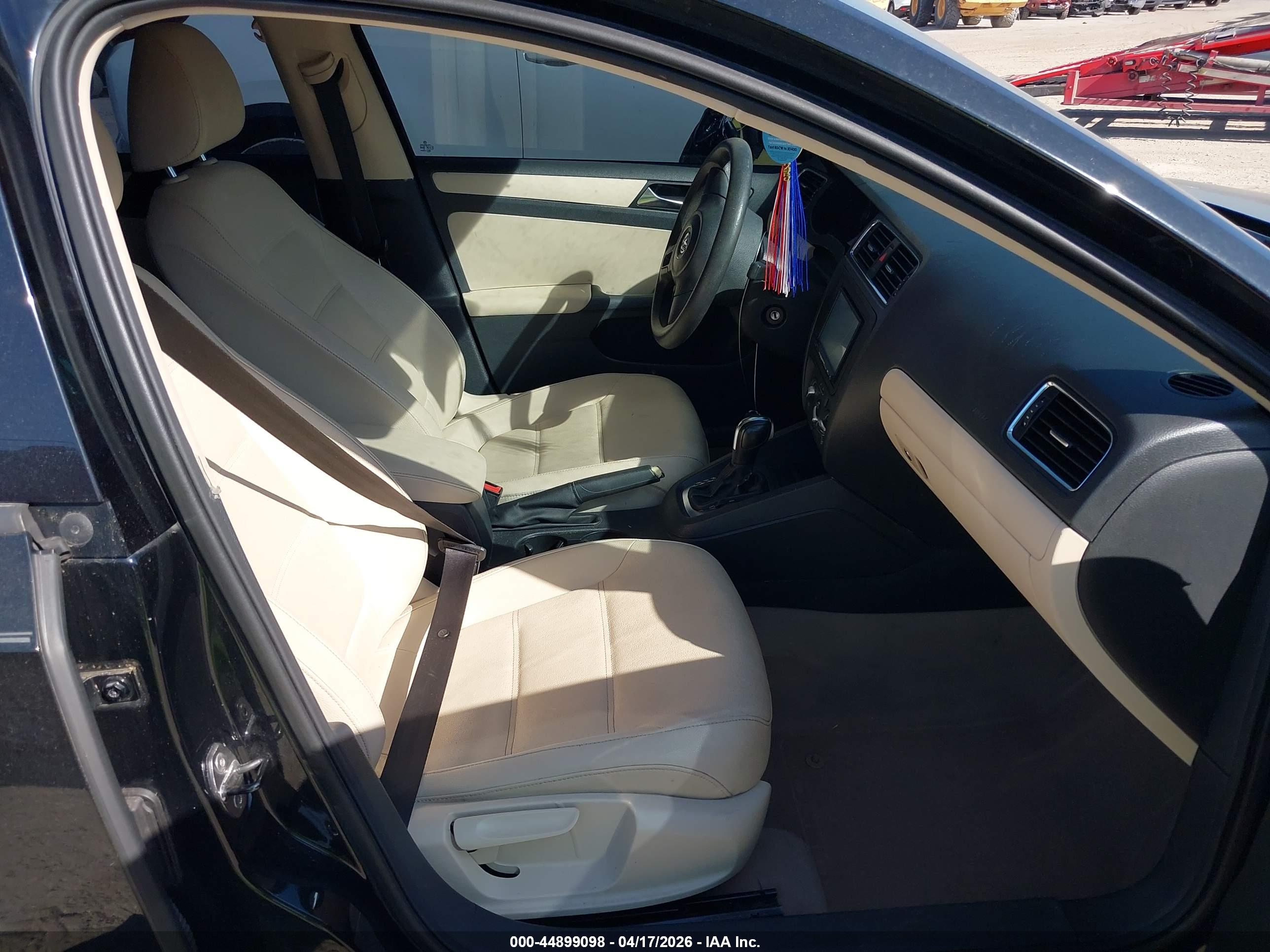 VOLKSWAGEN JETTA image 5