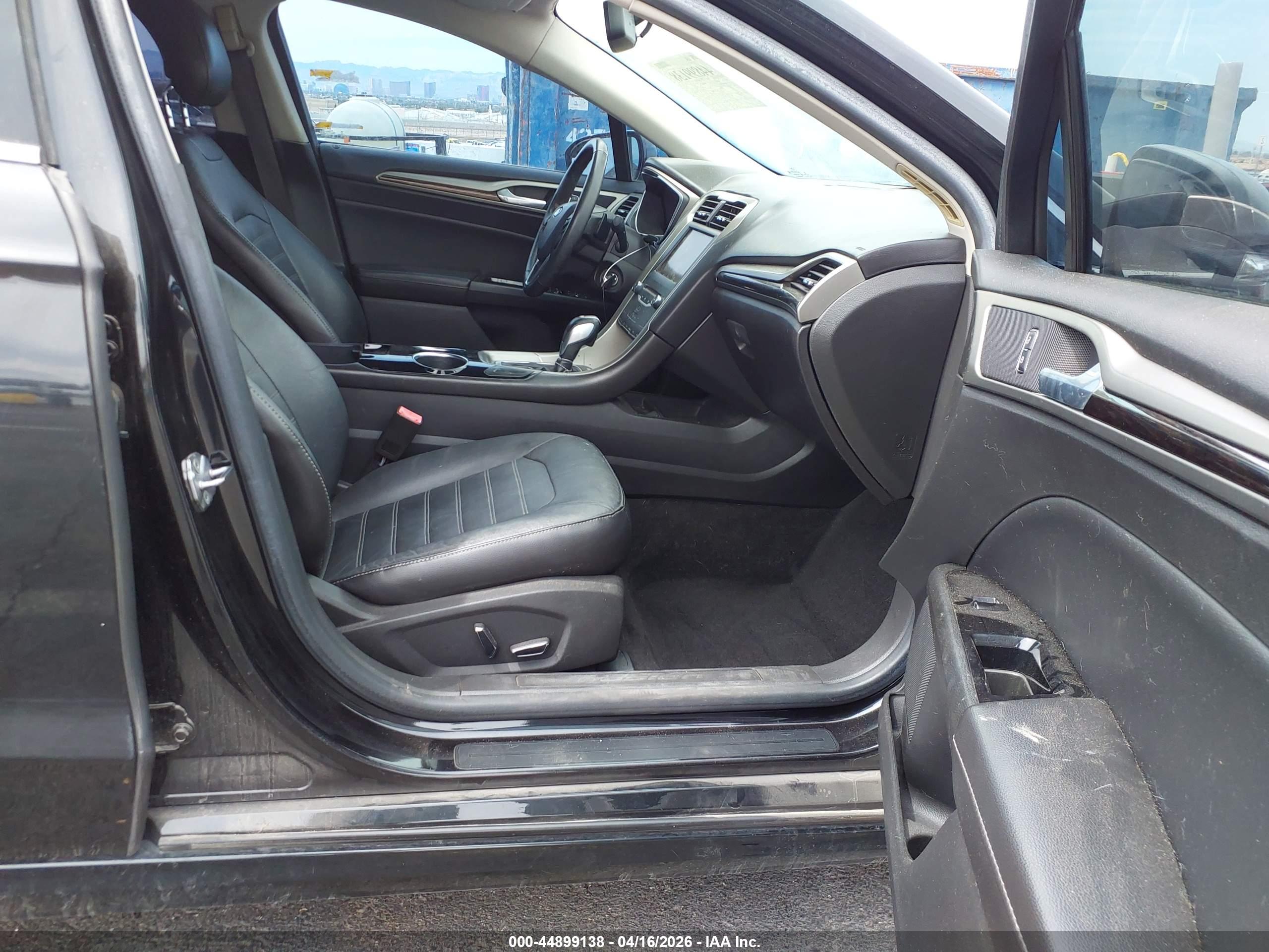 FORD FUSION image 5