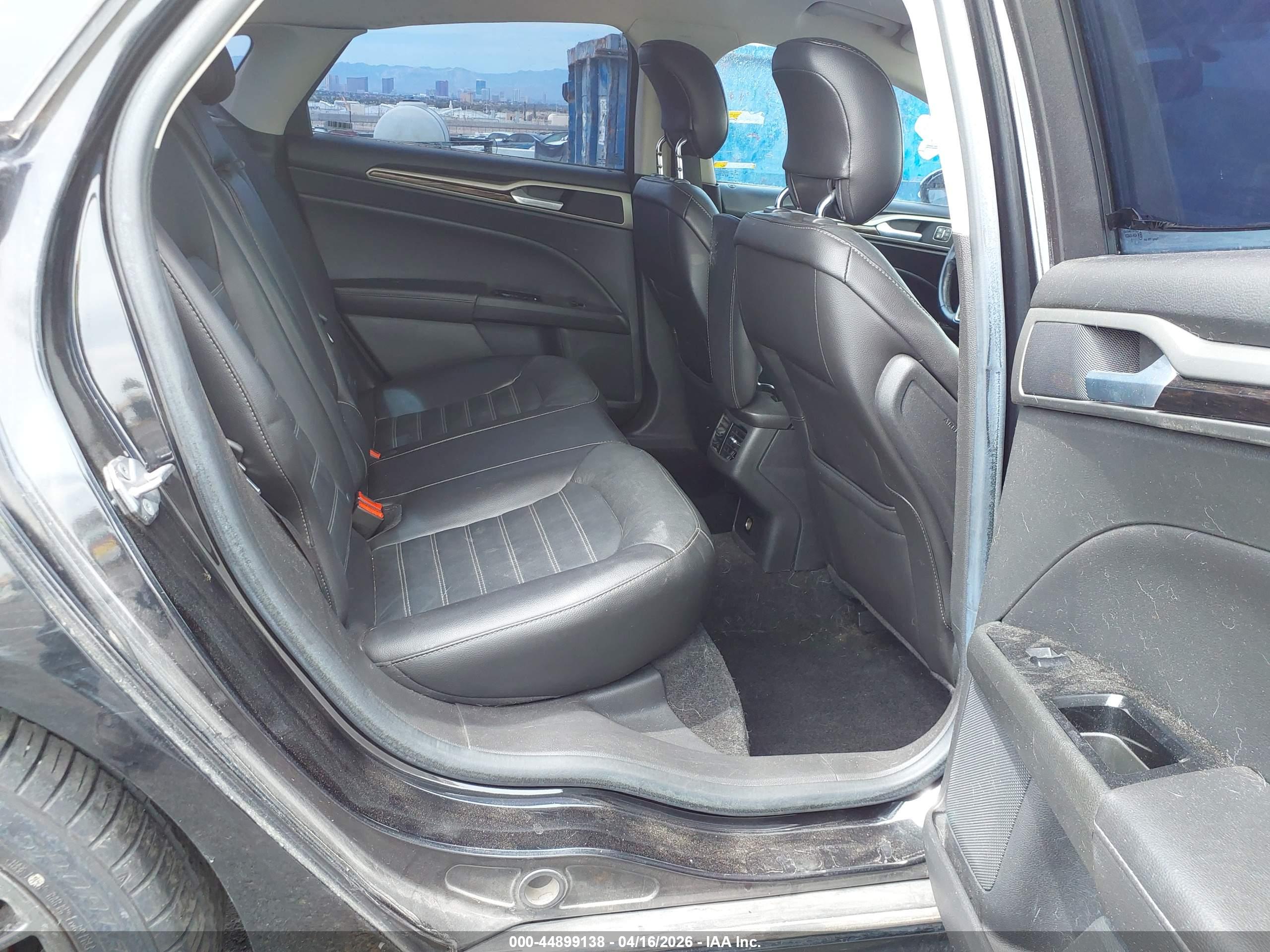 FORD FUSION image 8