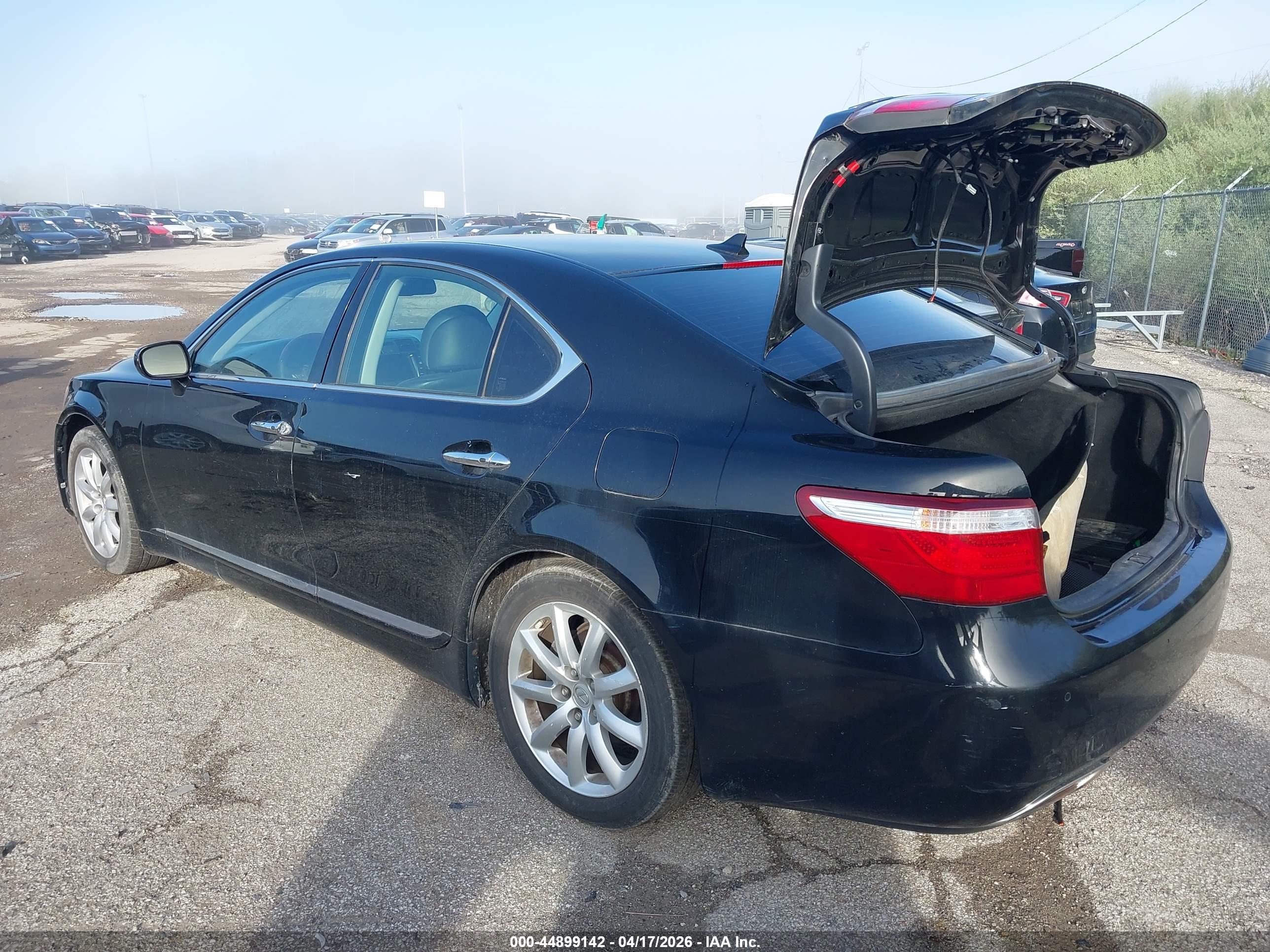 LEXUS LS image 3