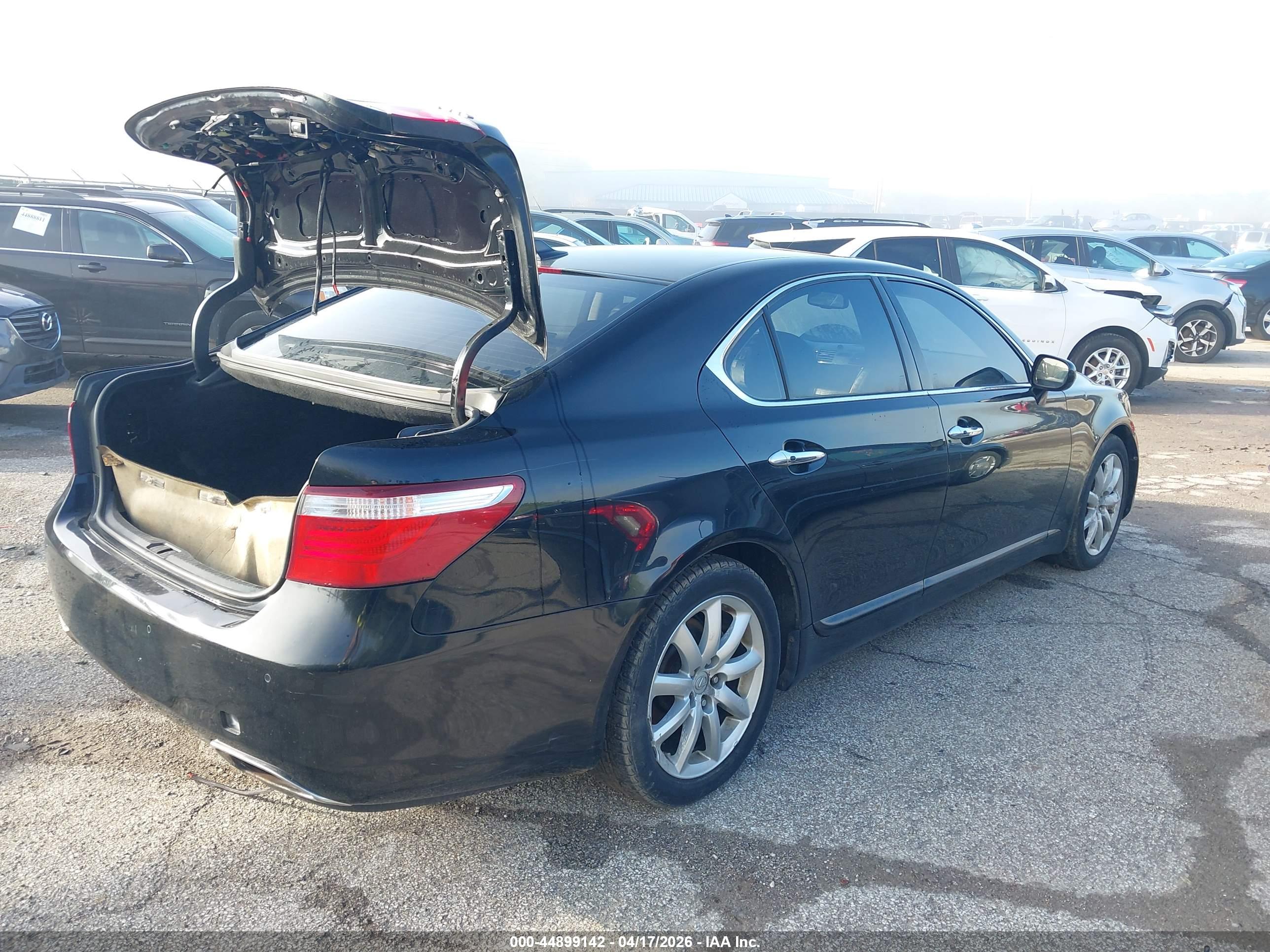 LEXUS LS image 4
