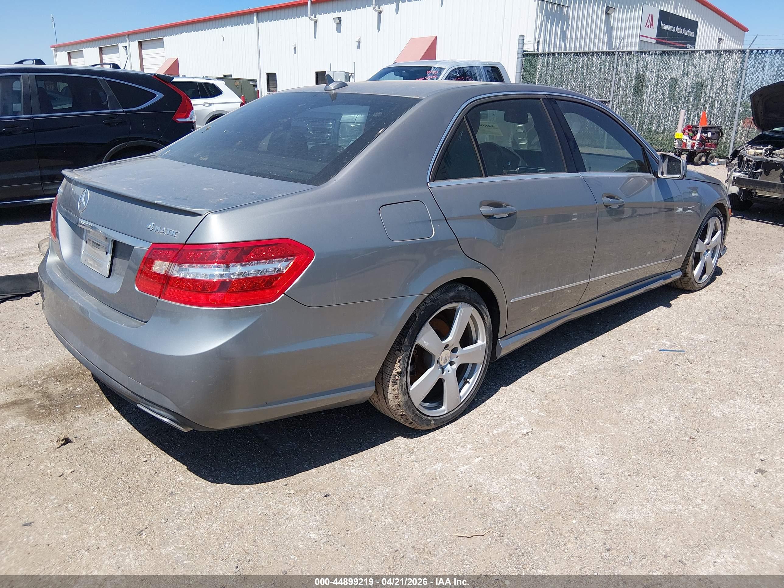 MERCEDES-BENZ E image 4