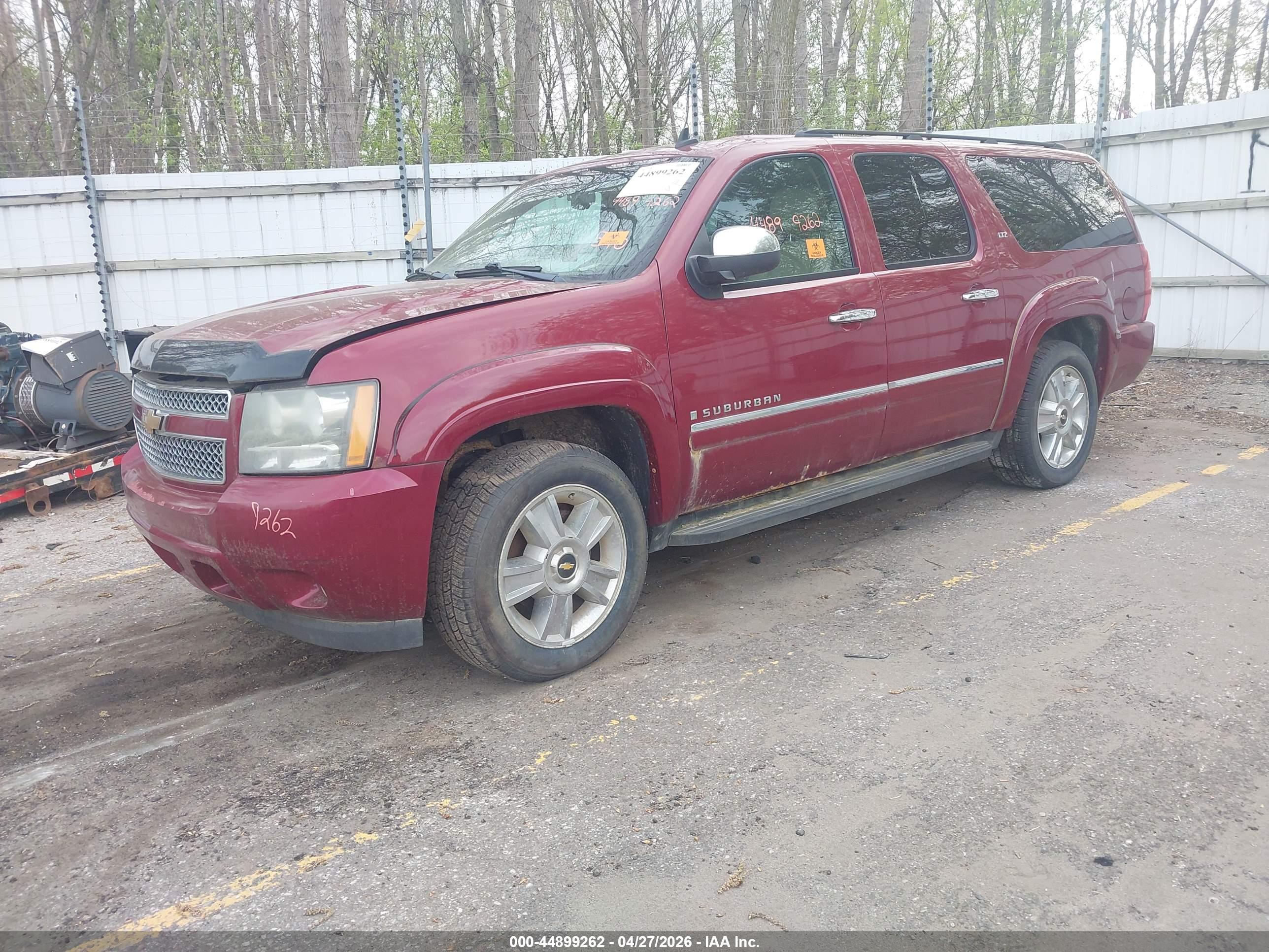 CHEVROLET SUBURBAN image 2