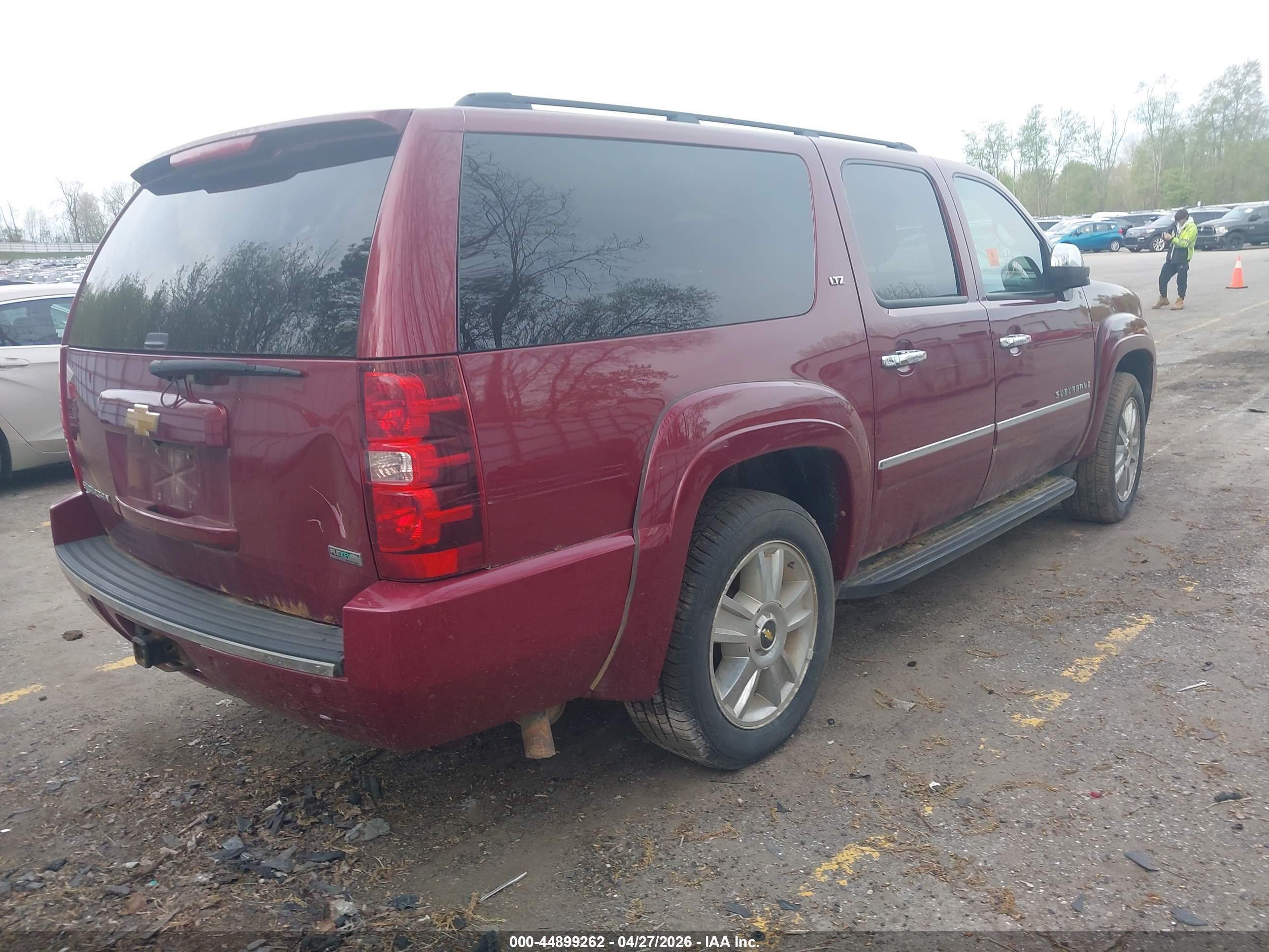 CHEVROLET SUBURBAN image 4