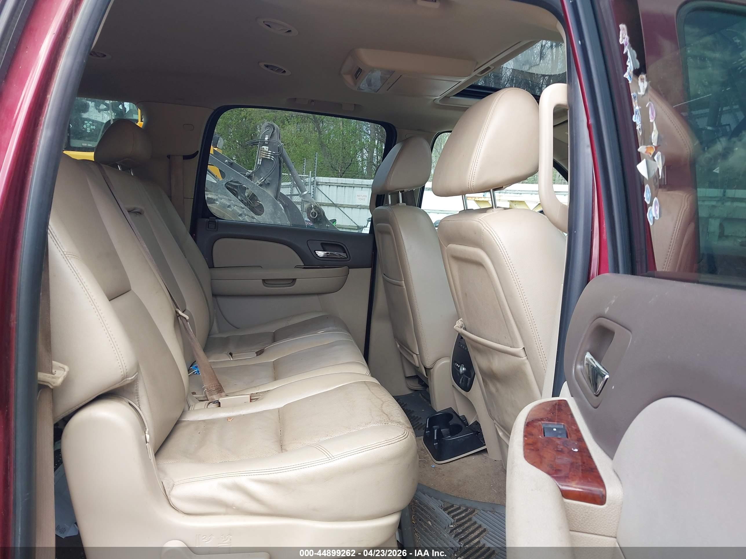 CHEVROLET SUBURBAN image 8