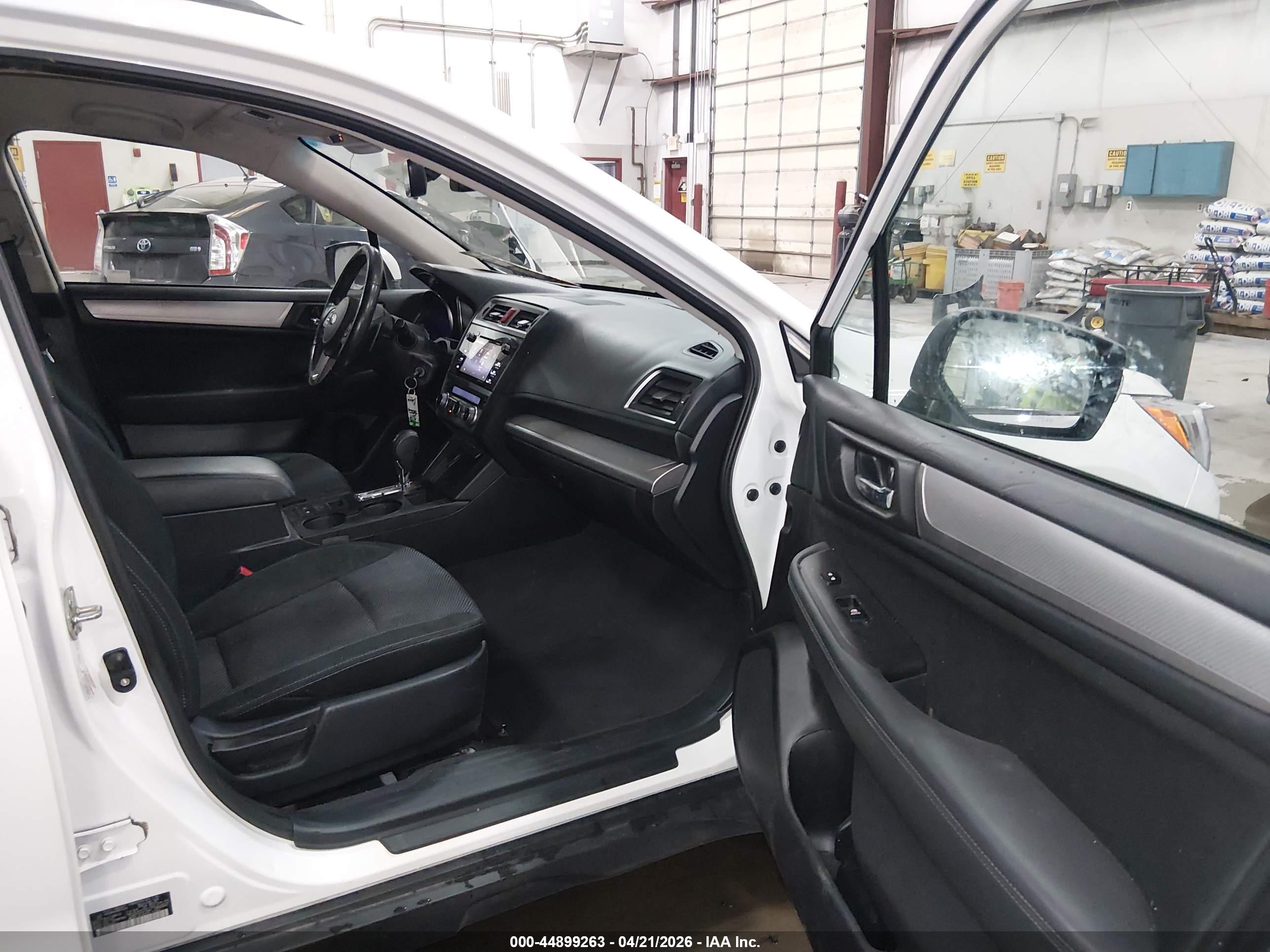 SUBARU OUTBACK image 5